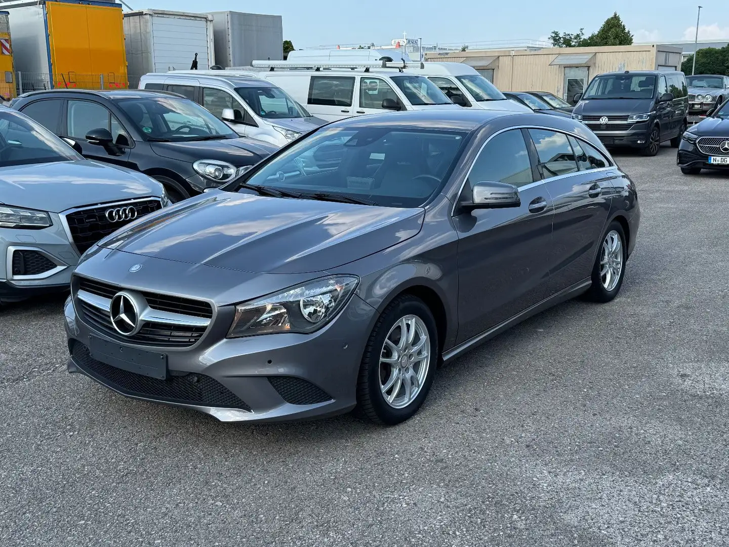Mercedes-Benz CLA 200 Shooting Brake CLA 200 CDI /4Matik Grau - 1