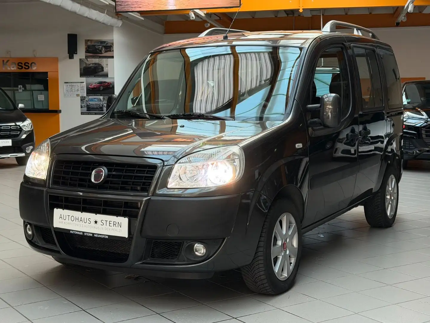Fiat Doblo 1.4 8V Dynamic|AHK|BT|Klima|DAB Grau - 1
