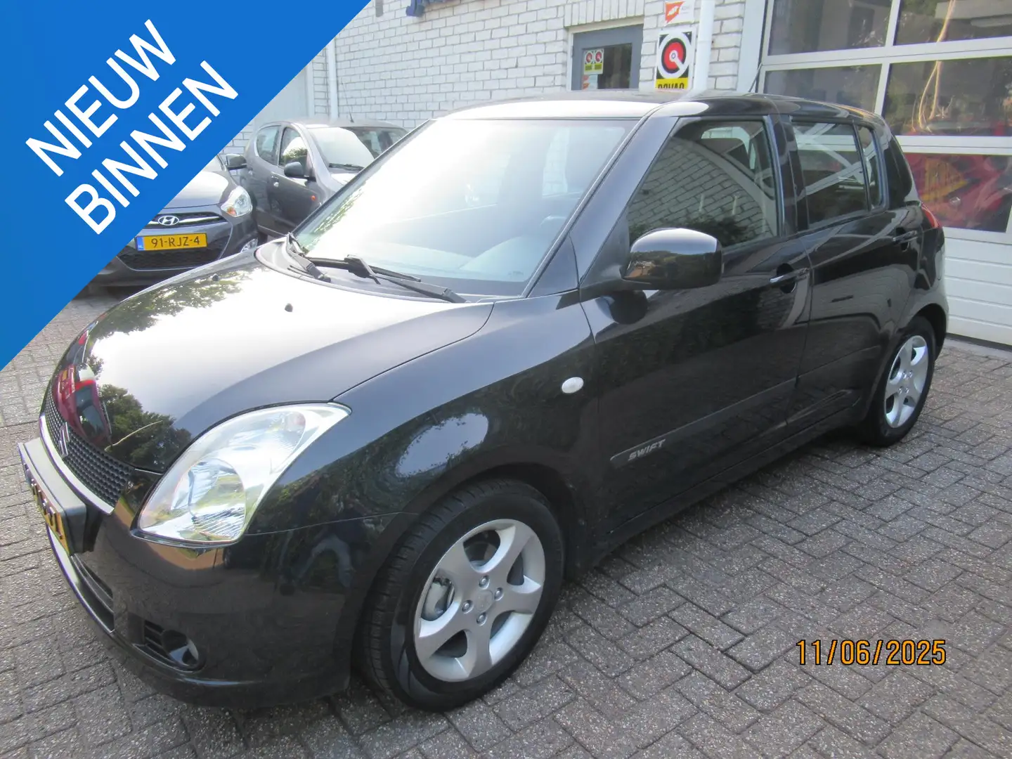 Suzuki Swift 1.3 Shogun Zwart - 1