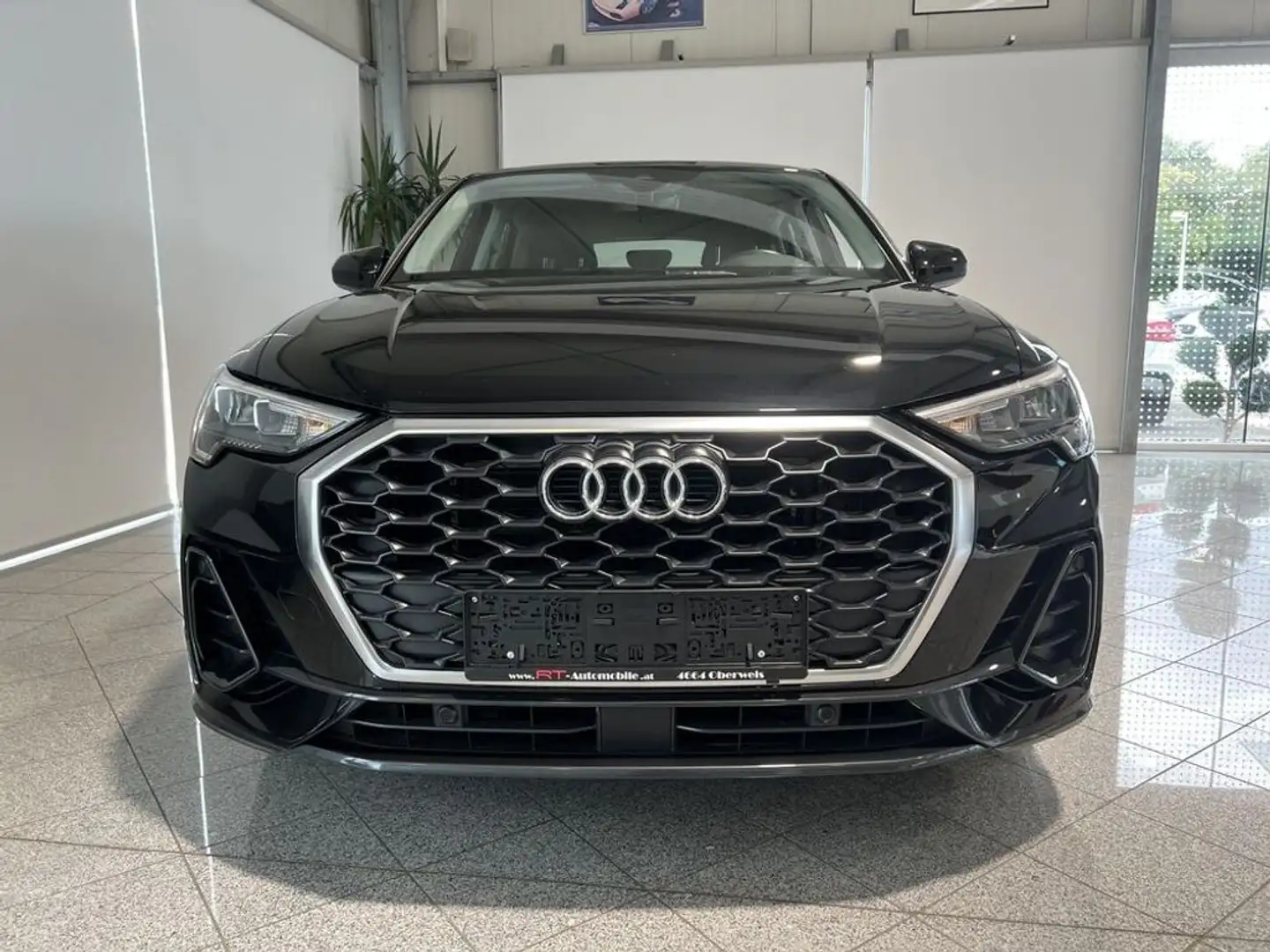 Audi Q3 35 TDI Sportback Schwarz - 2