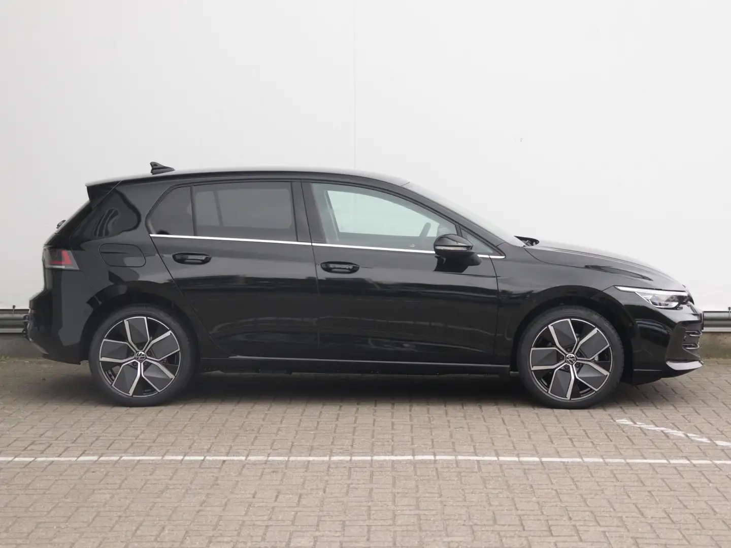 Volkswagen Golf Style Edition 1.5 eHybrid 150 kW / 204 pk Hatchbac Zwart - 2