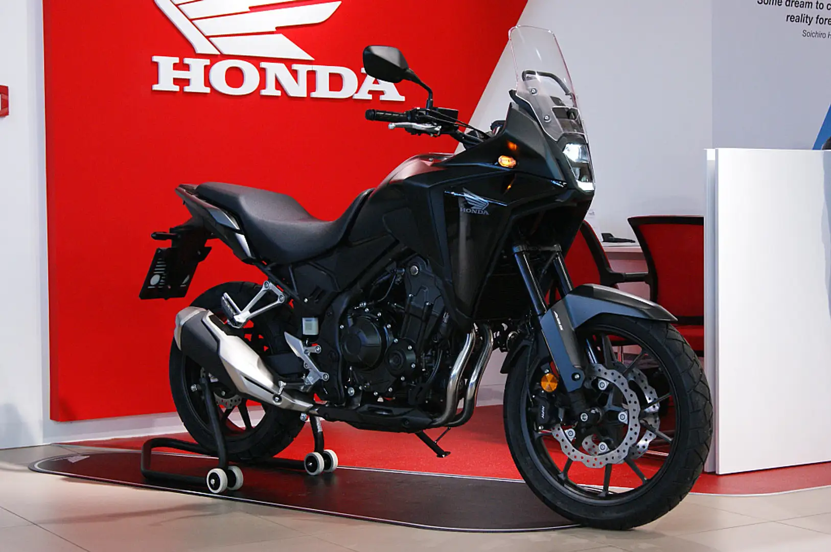 Honda NX 500 2024 Modell Black - 2