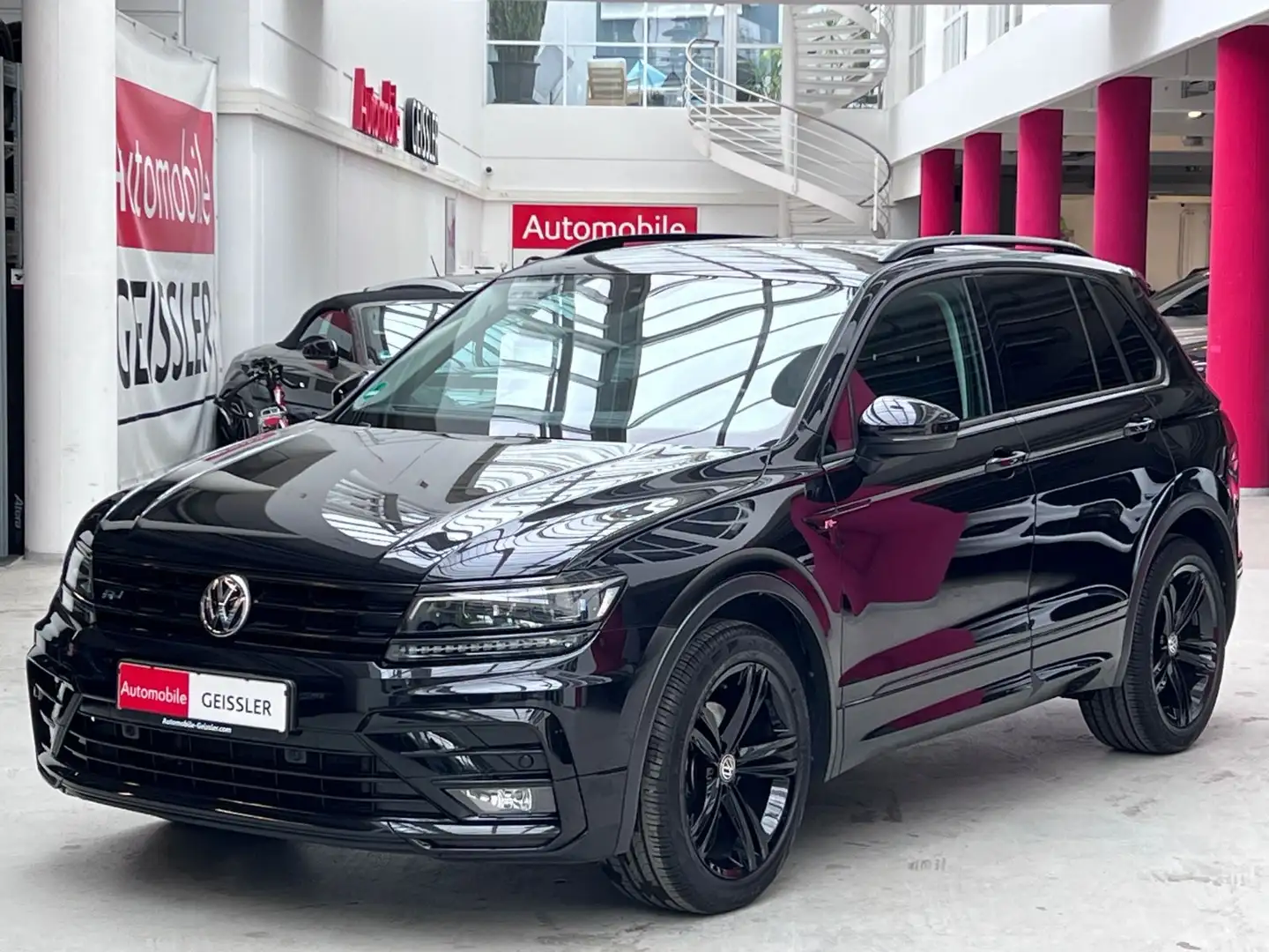 Volkswagen Tiguan 2.0 TDI R-Line DSG+LED+NAVI+AHK+ACC+SITZH Noir - 1