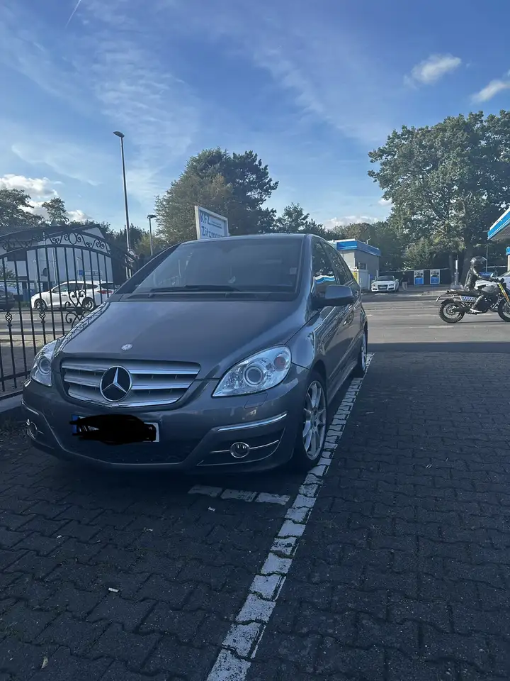 Mercedes-Benz B 200 Autotronic — photo 1 of 5