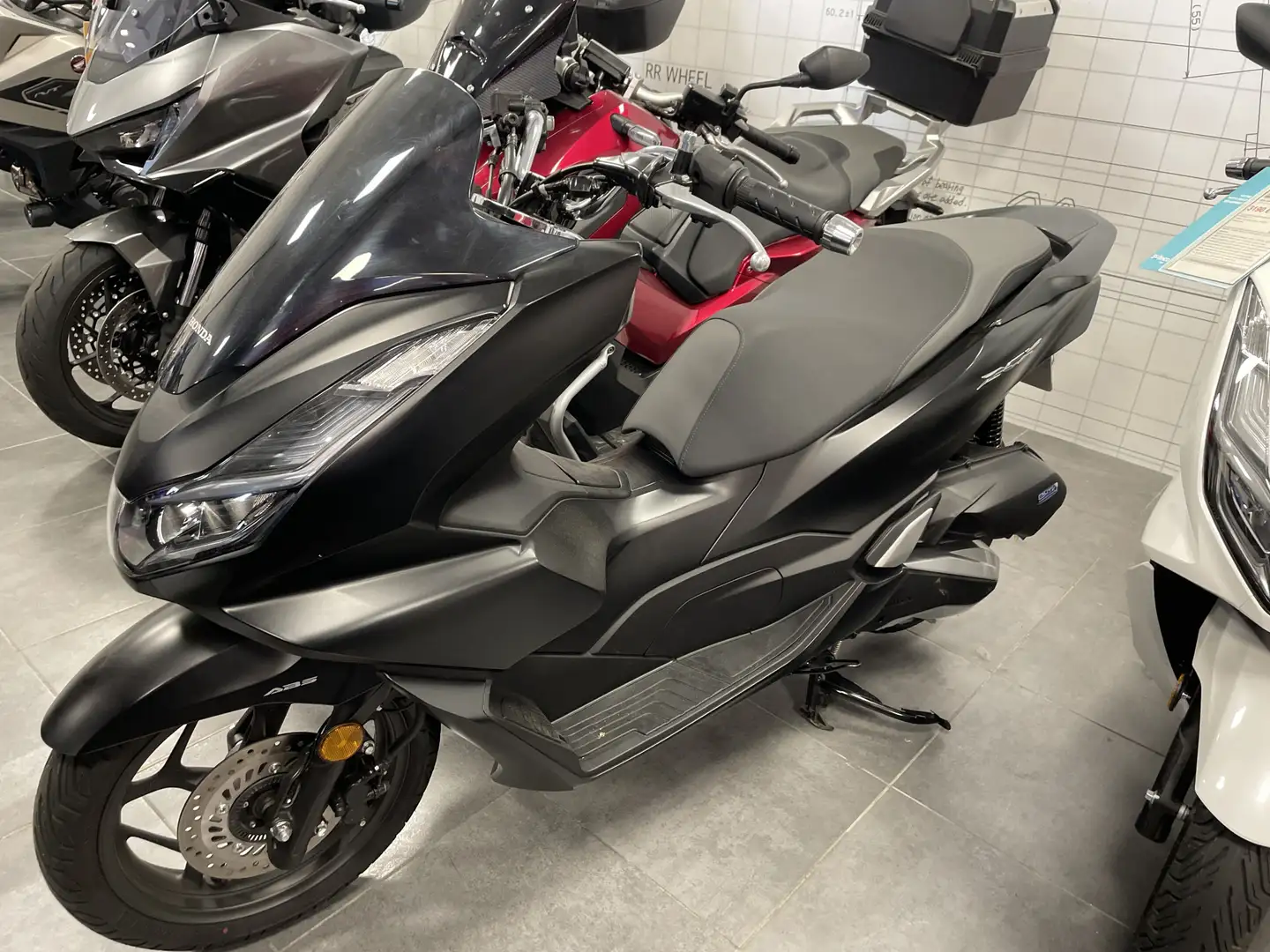 Honda PCX 125 Zwart - 1