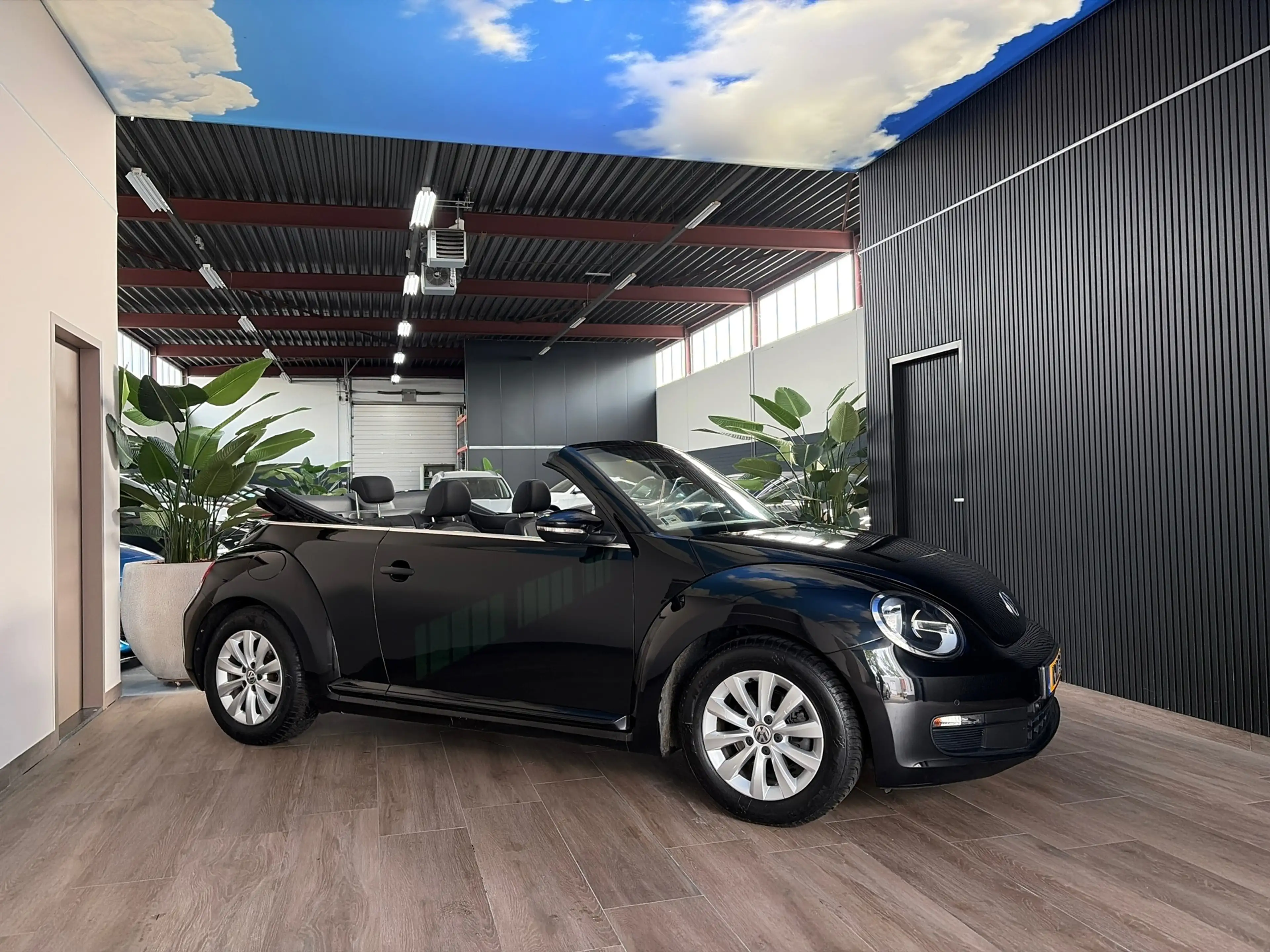 Volkswagen Beetle Cabriolet 1.2 TSI Design, Apple carplay/camera/sto — photo 13