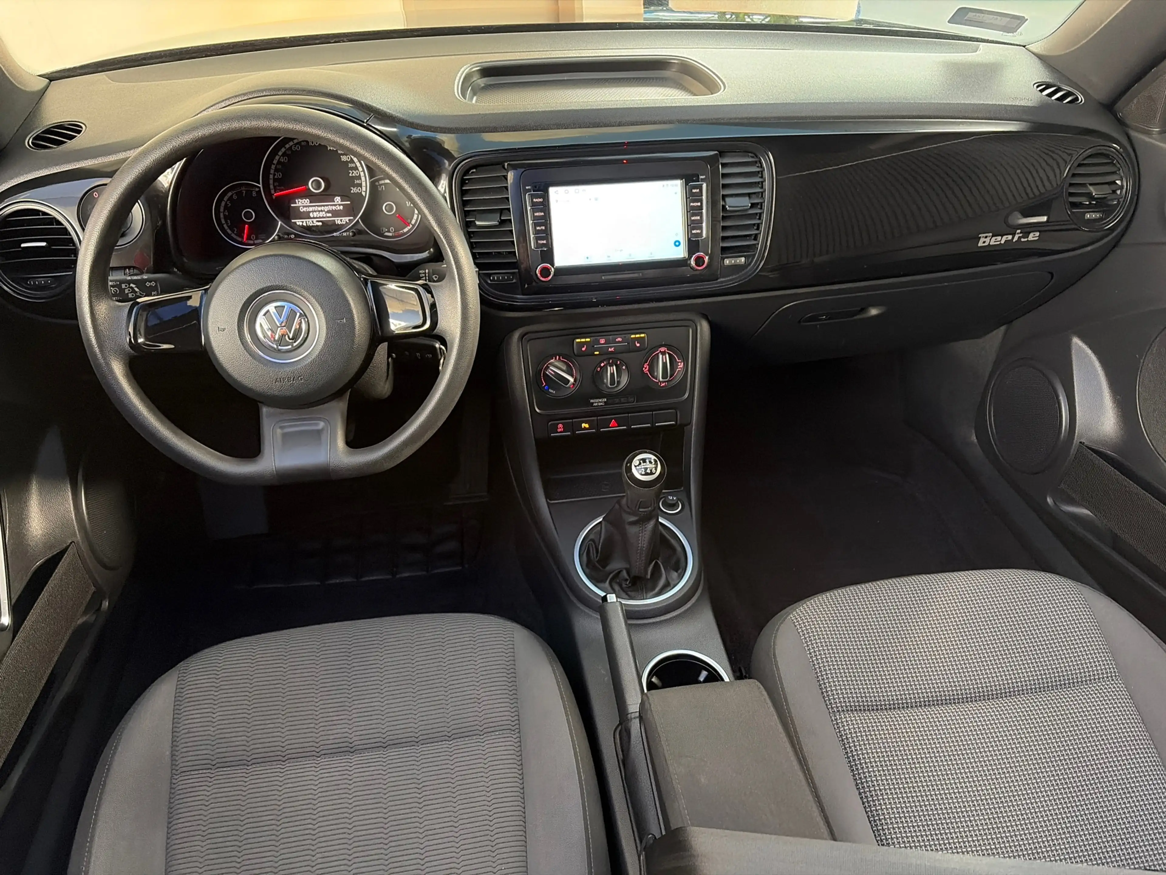 Volkswagen Beetle Cabriolet 1.2 TSI Design, Apple carplay/camera/sto — photo 3