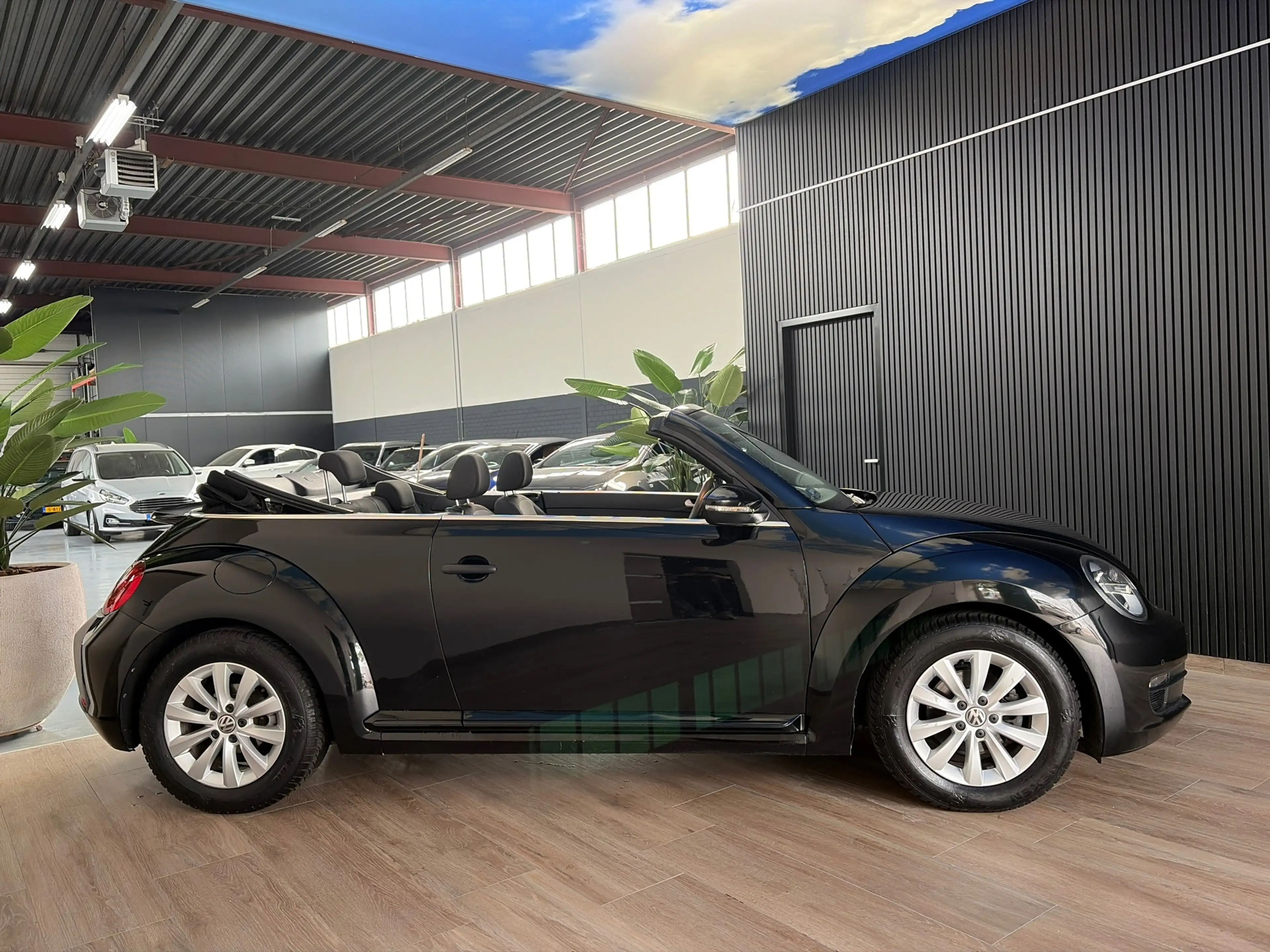 Volkswagen Beetle Cabriolet 1.2 TSI Design, Apple carplay/camera/sto — photo 14