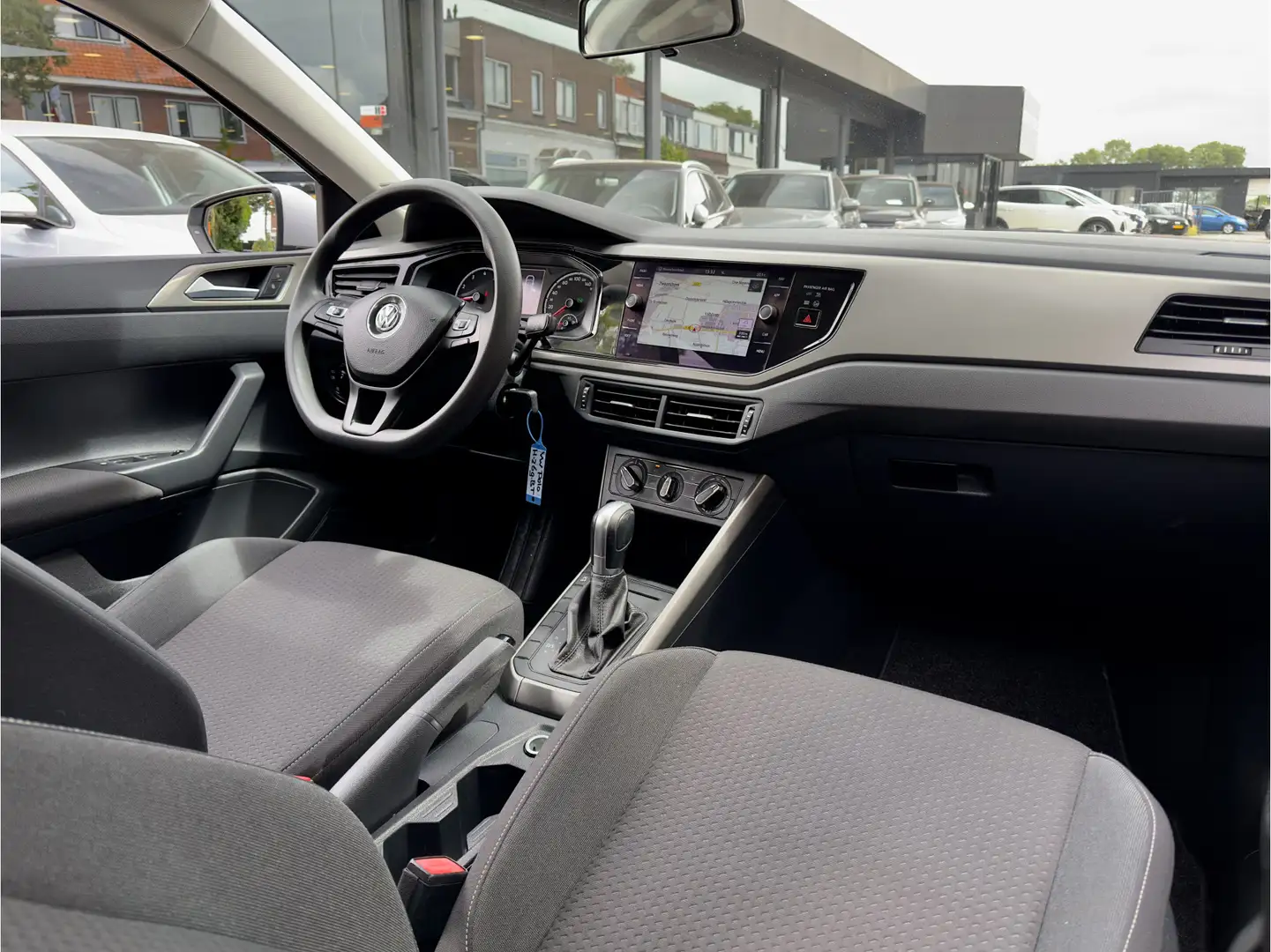 Volkswagen Polo 1.0 TSI AUT7 BEATS NAVI AIRCO PARK-ASSIST LED LMV Zilver - 2