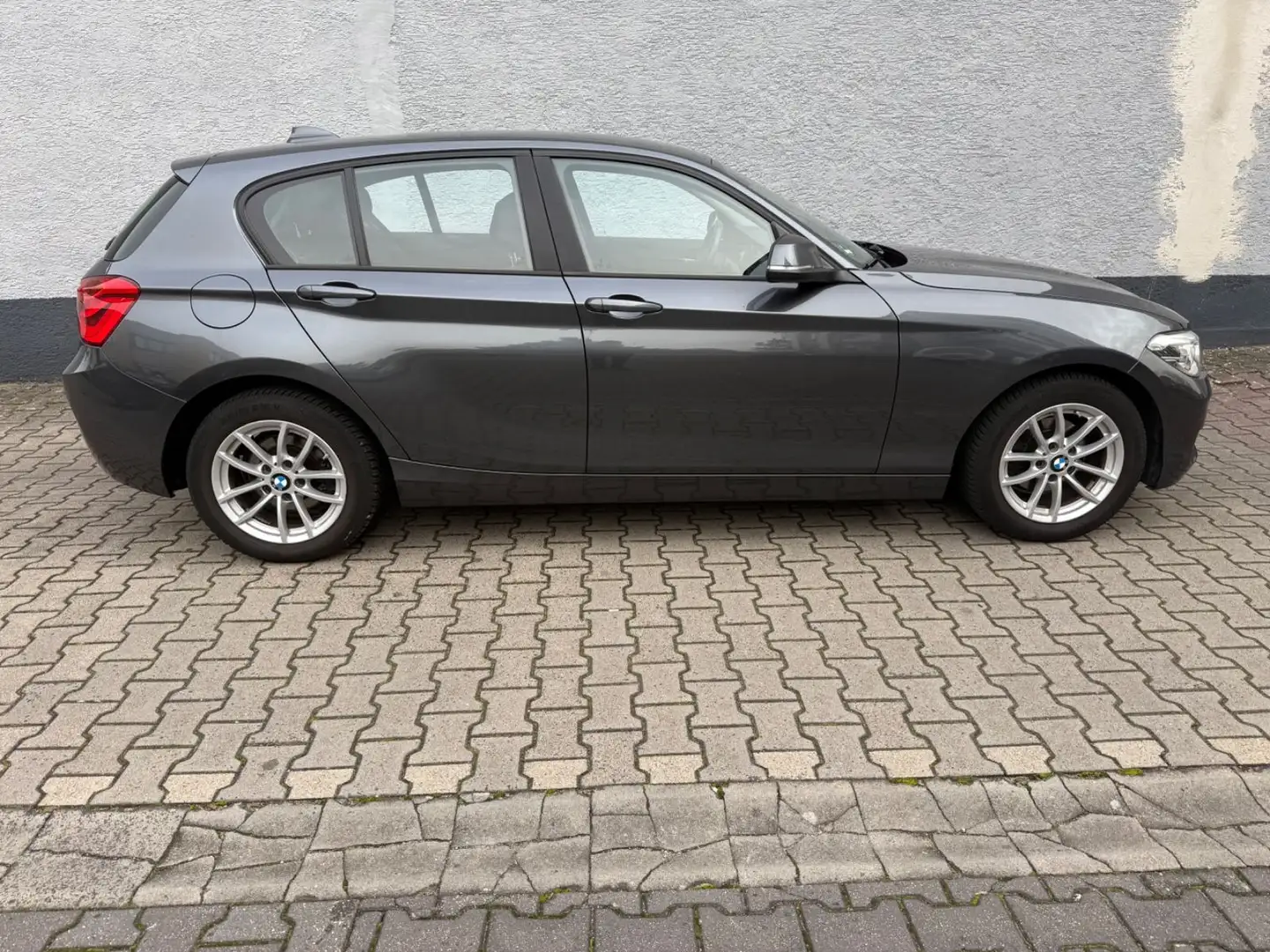 BMW 118 d Advantage 5 Türig/Navi/Leder/LED Gris - 2