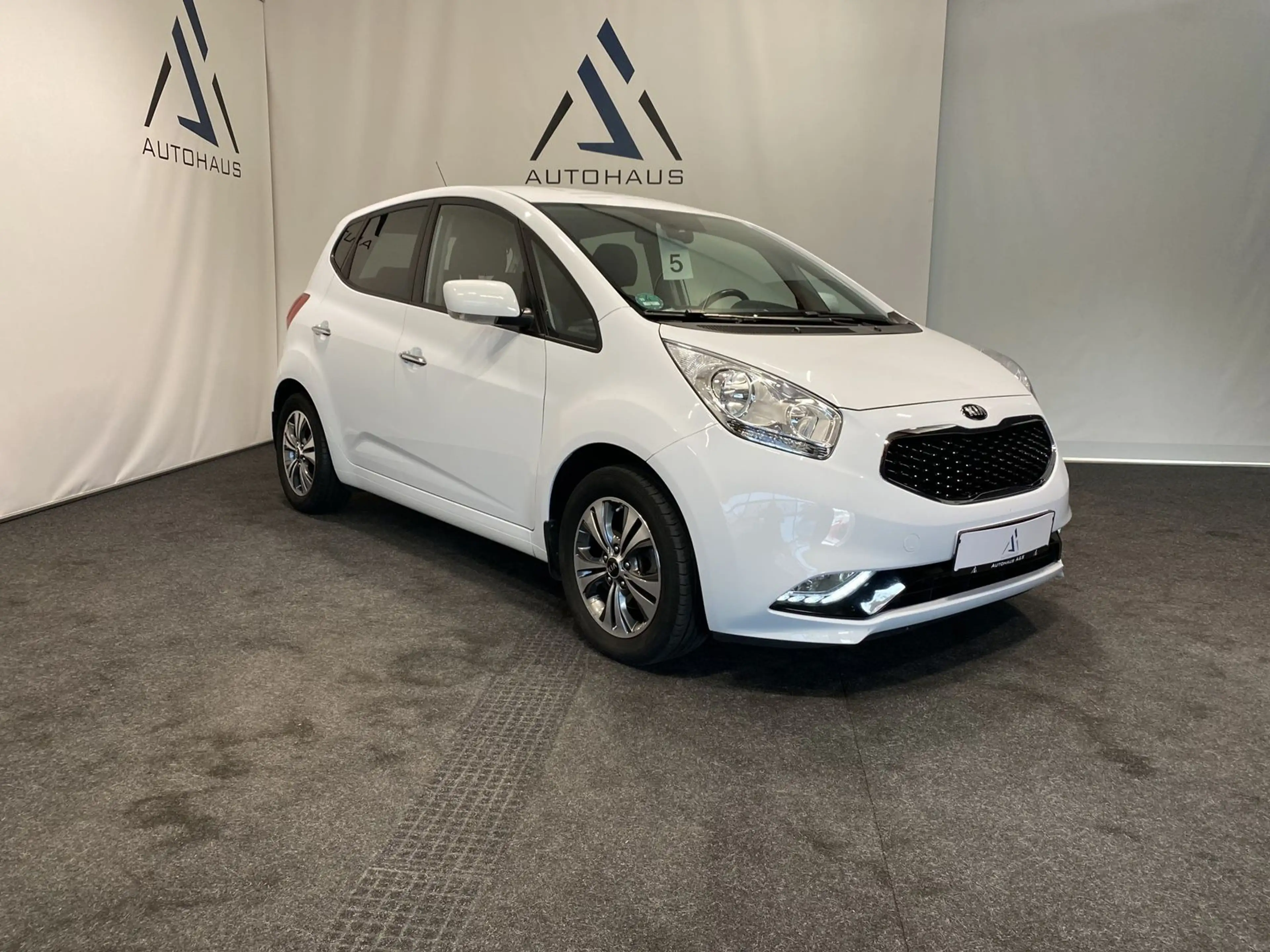 Kia Venga Spirit 1.Hand Autom Kamera Keyless SHZ — photo 6