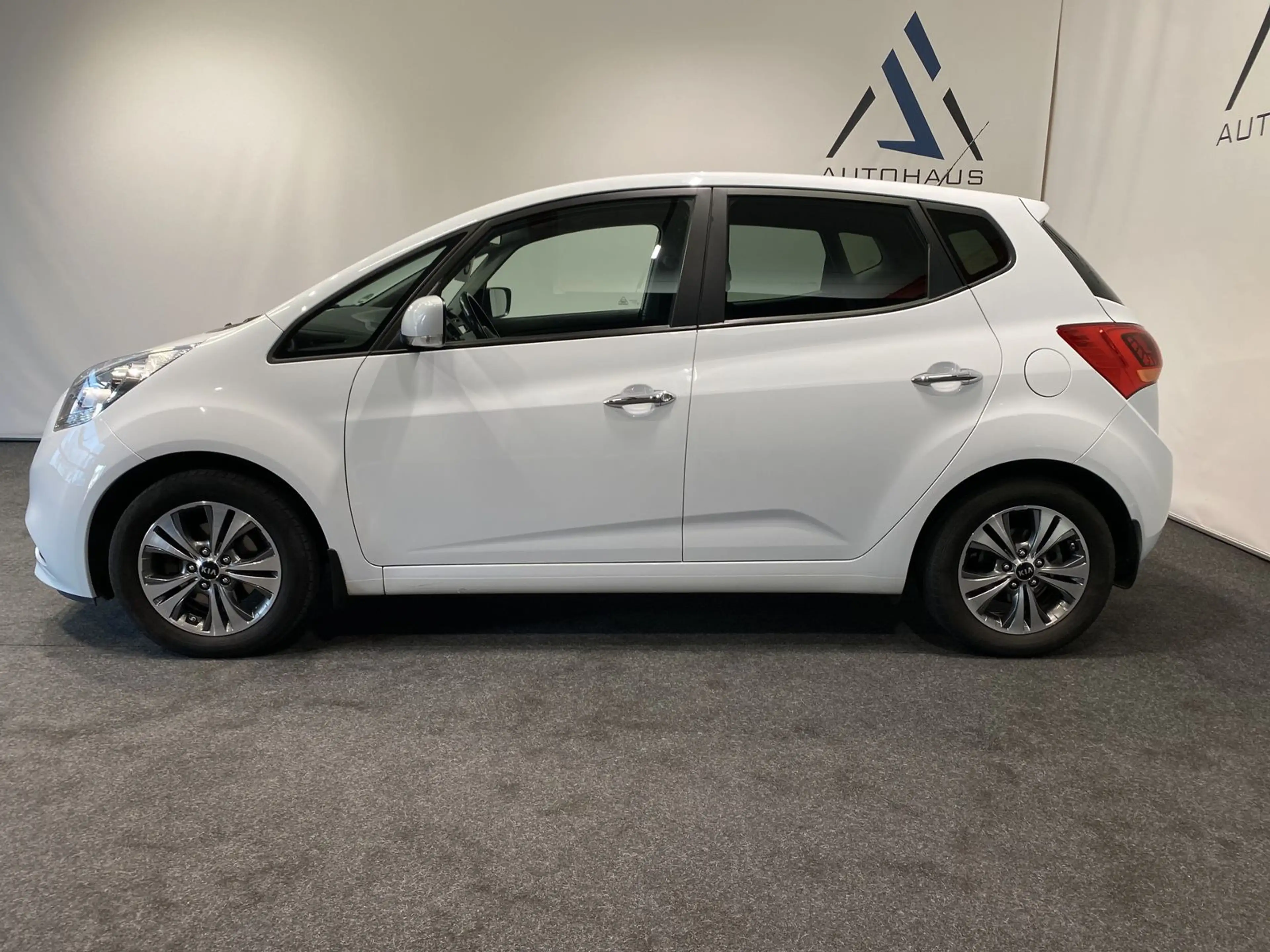 Kia Venga Spirit 1.Hand Autom Kamera Keyless SHZ — photo 7