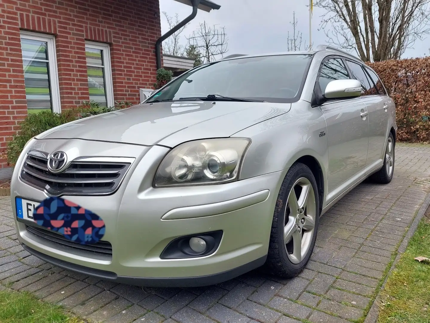 Toyota Avensis 2.2 D-CAT Sol Silber - 1