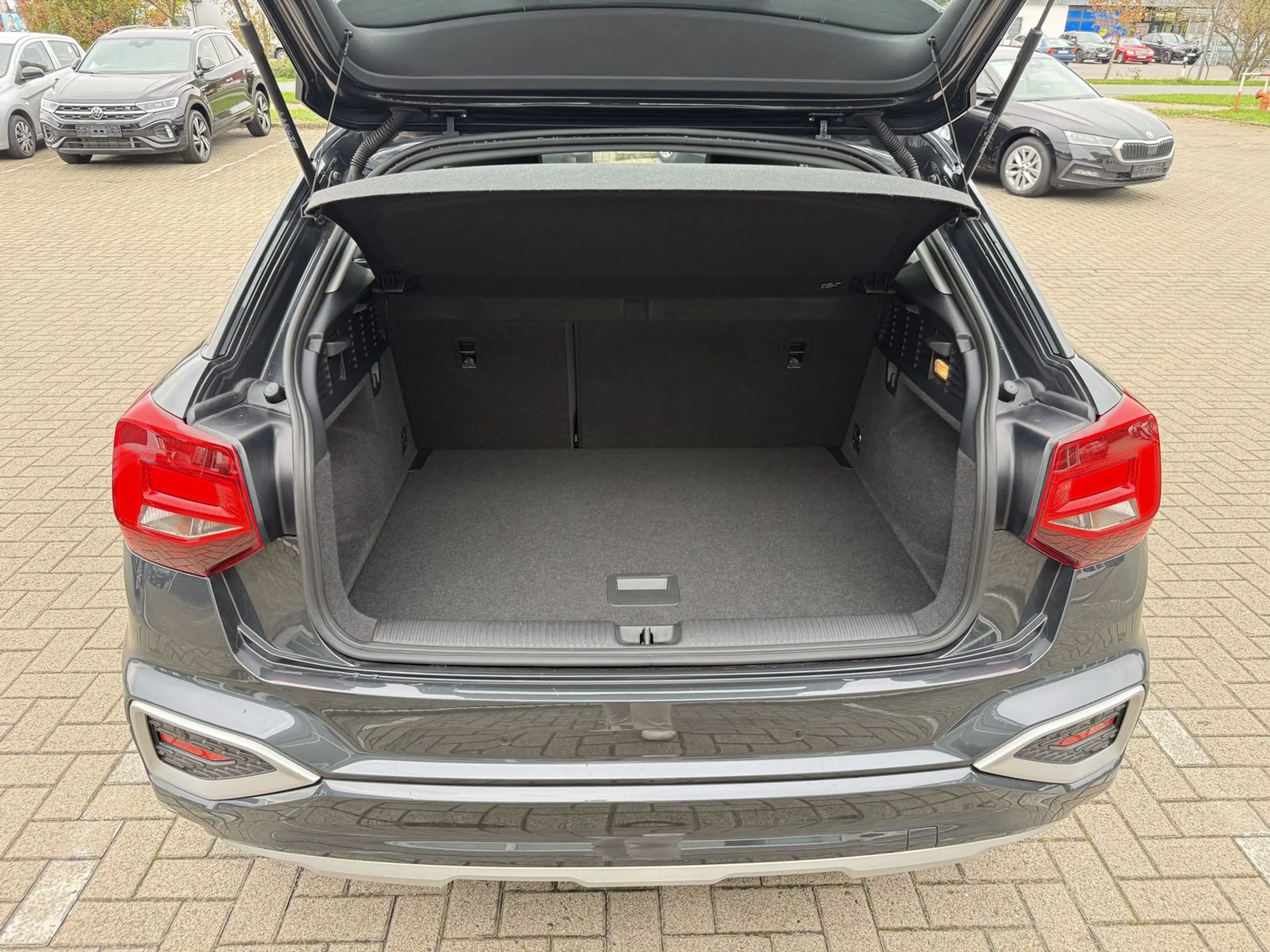 Audi Q2 35 TFSI Advanced,Virtual,R-Kamera,2-Zonen — photo 11