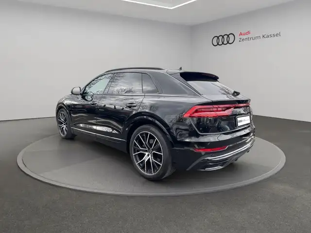 Audi Q8 view 4