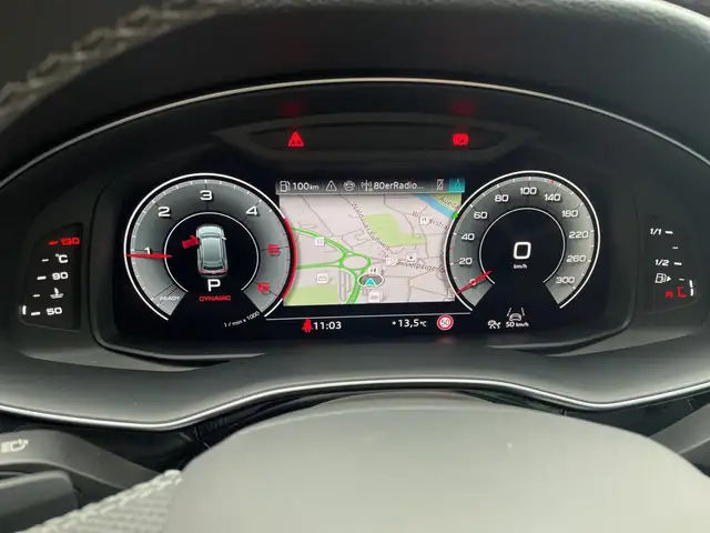 Audi Q8 view 12
