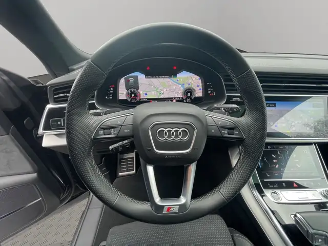 Audi Q8 view 11