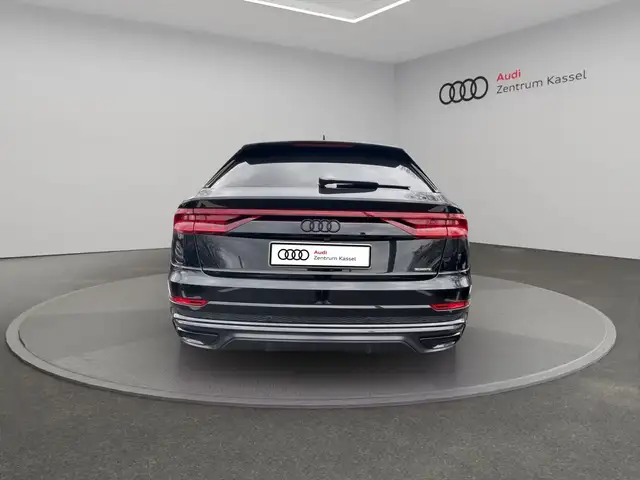 Audi Q8 view 5