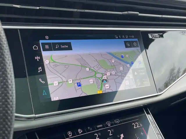 Audi Q8 view 13