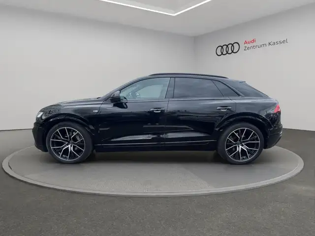 Audi Q8 view 3