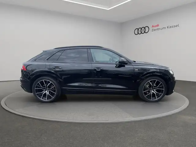 Audi Q8 view 7