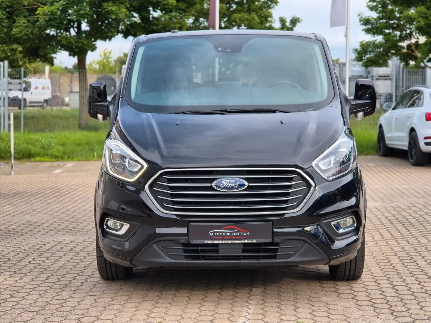 Ford Tourneo Custom Kombi 320 L2 Titanium X Automatik Schwarz - 2