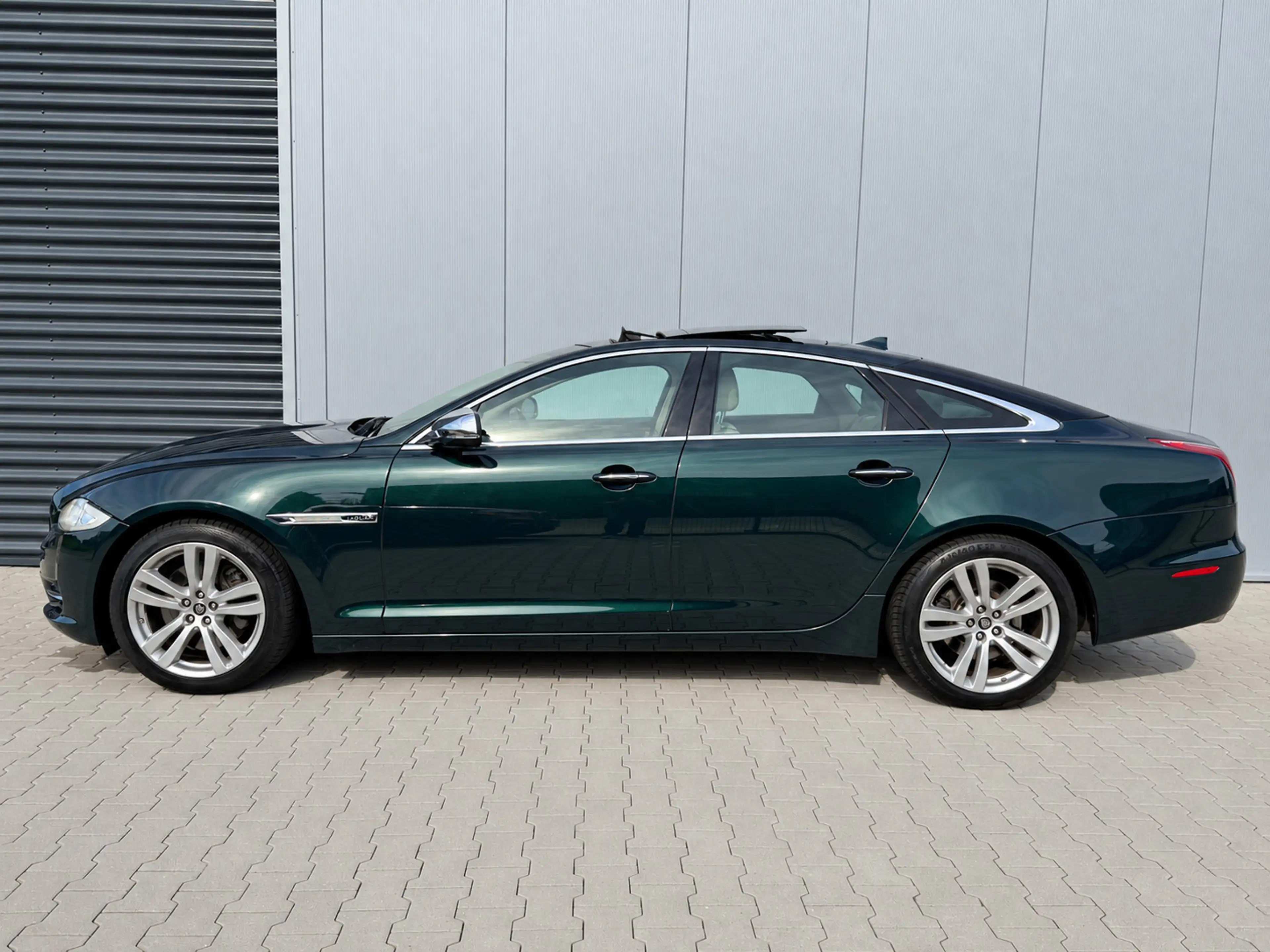 Jaguar XJ 3.0 V6 SC AWD Portfolio | Pano | Meridian audio — photo 8