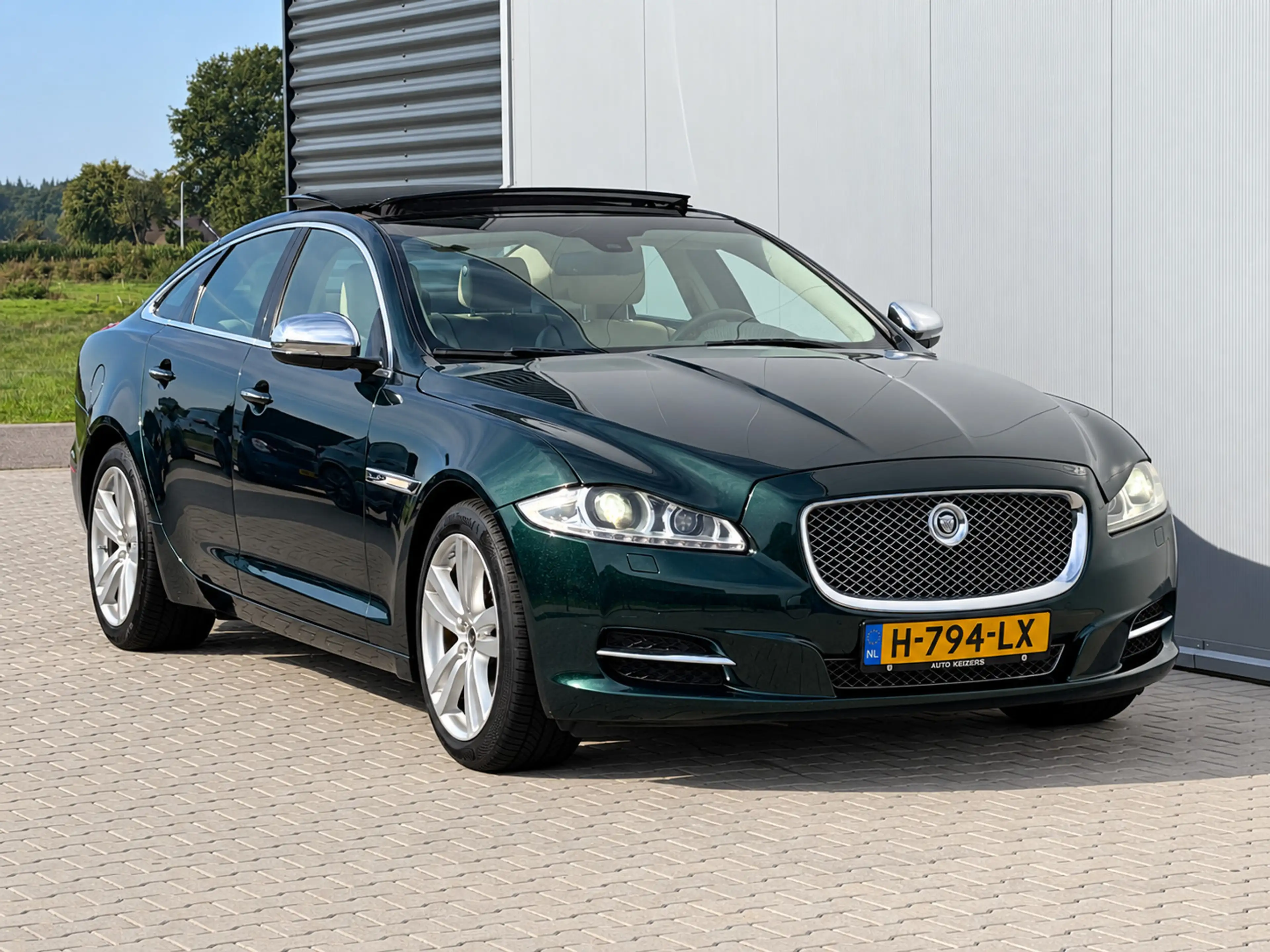 Jaguar XJ 3.0 V6 SC AWD Portfolio | Pano | Meridian audio — photo 3