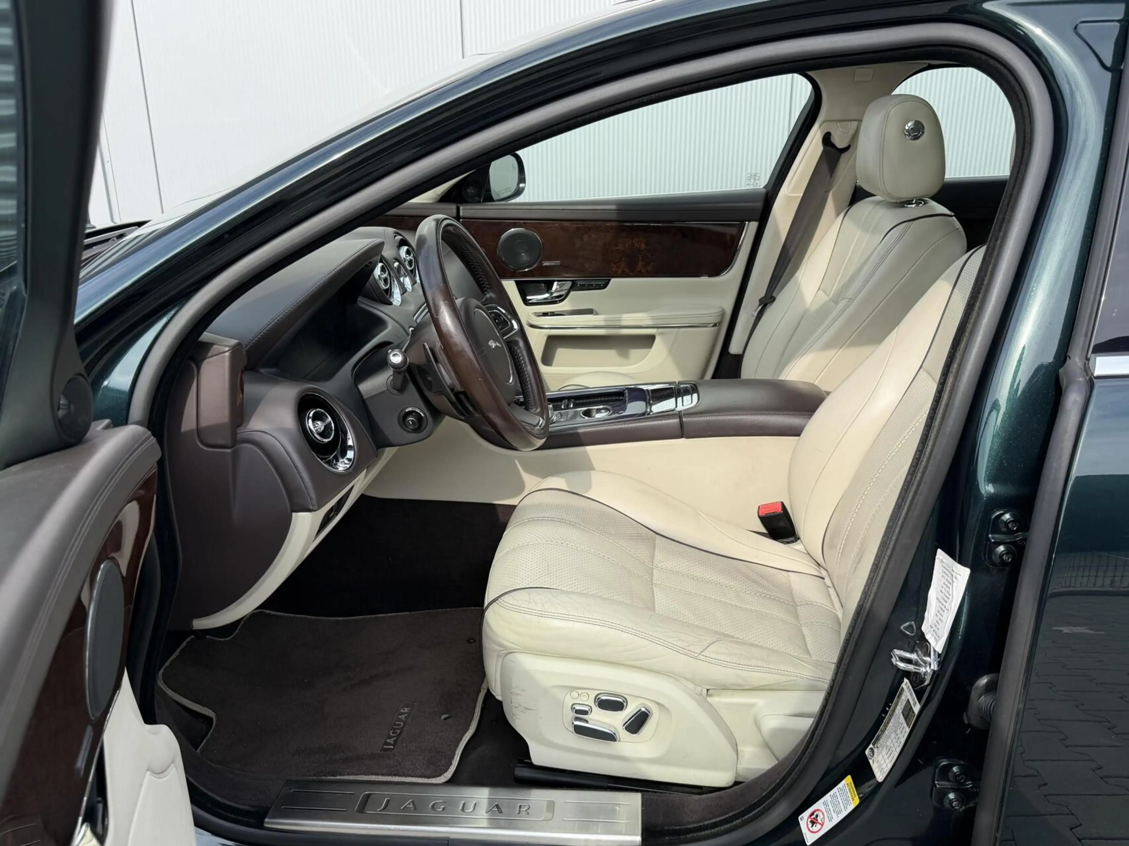Jaguar XJ 3.0 V6 SC AWD Portfolio | Pano | Meridian audio — photo 12