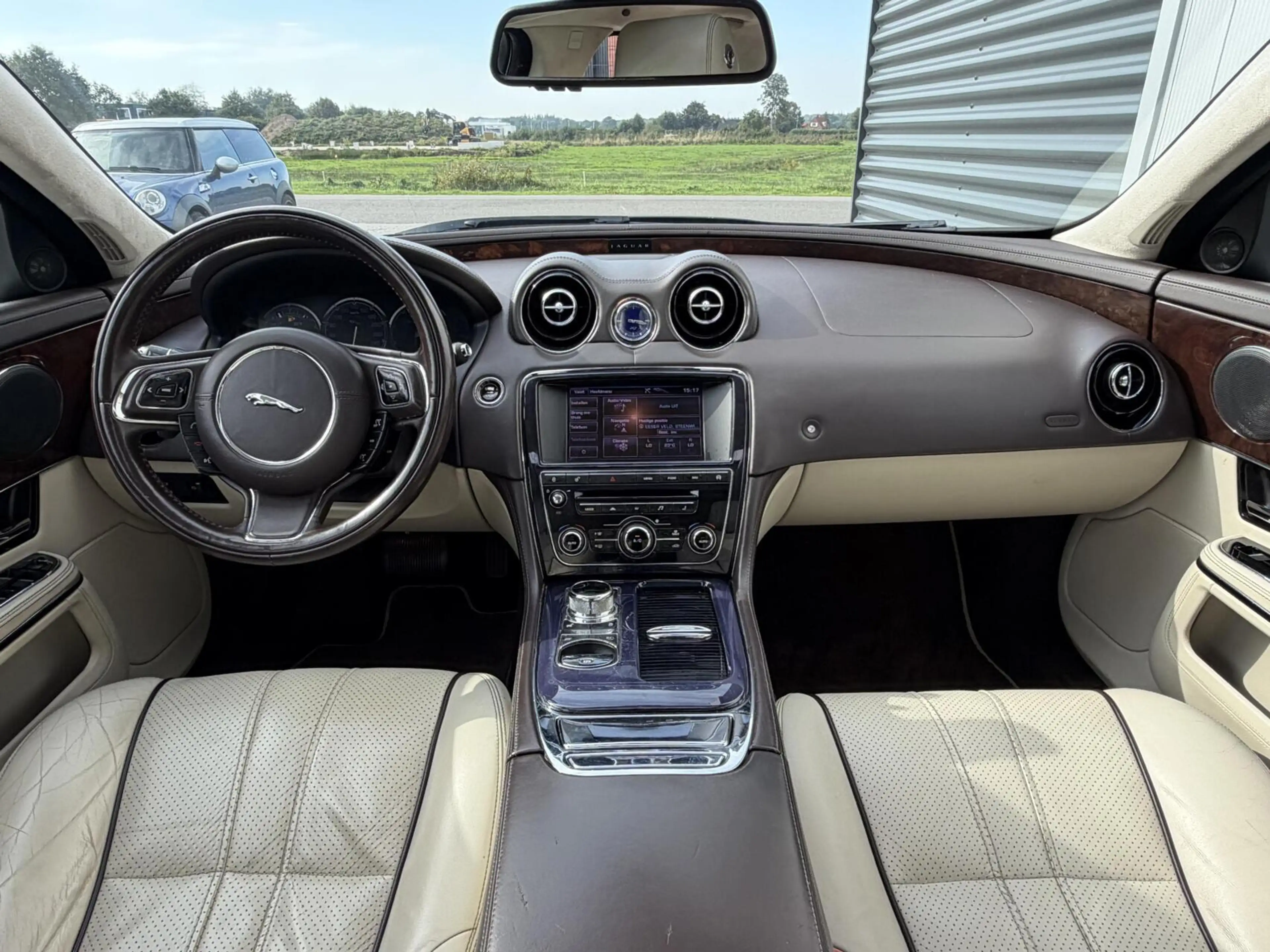 Jaguar XJ 3.0 V6 SC AWD Portfolio | Pano | Meridian audio — photo 14