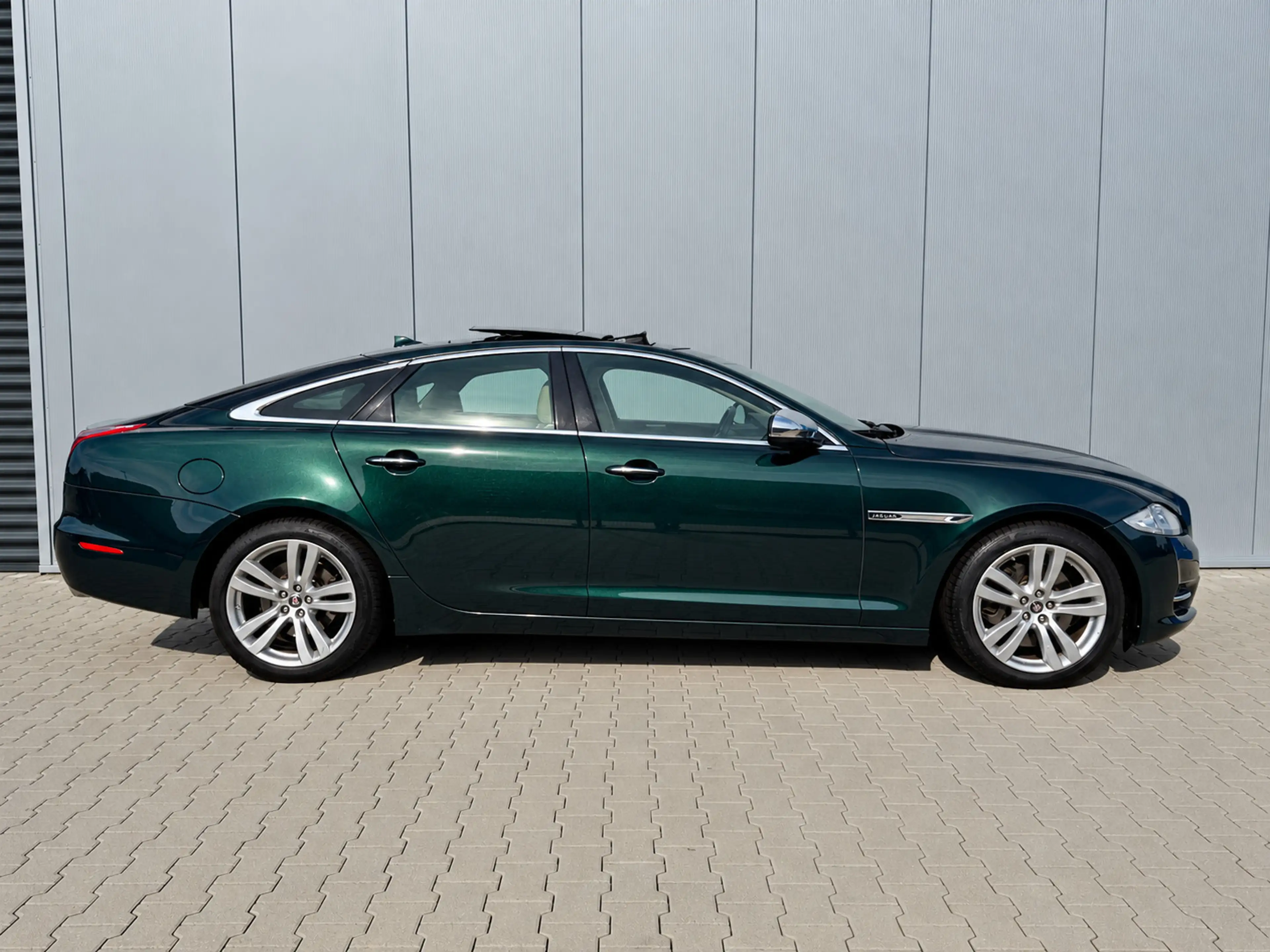 Jaguar XJ 3.0 V6 SC AWD Portfolio | Pano | Meridian audio — photo 4