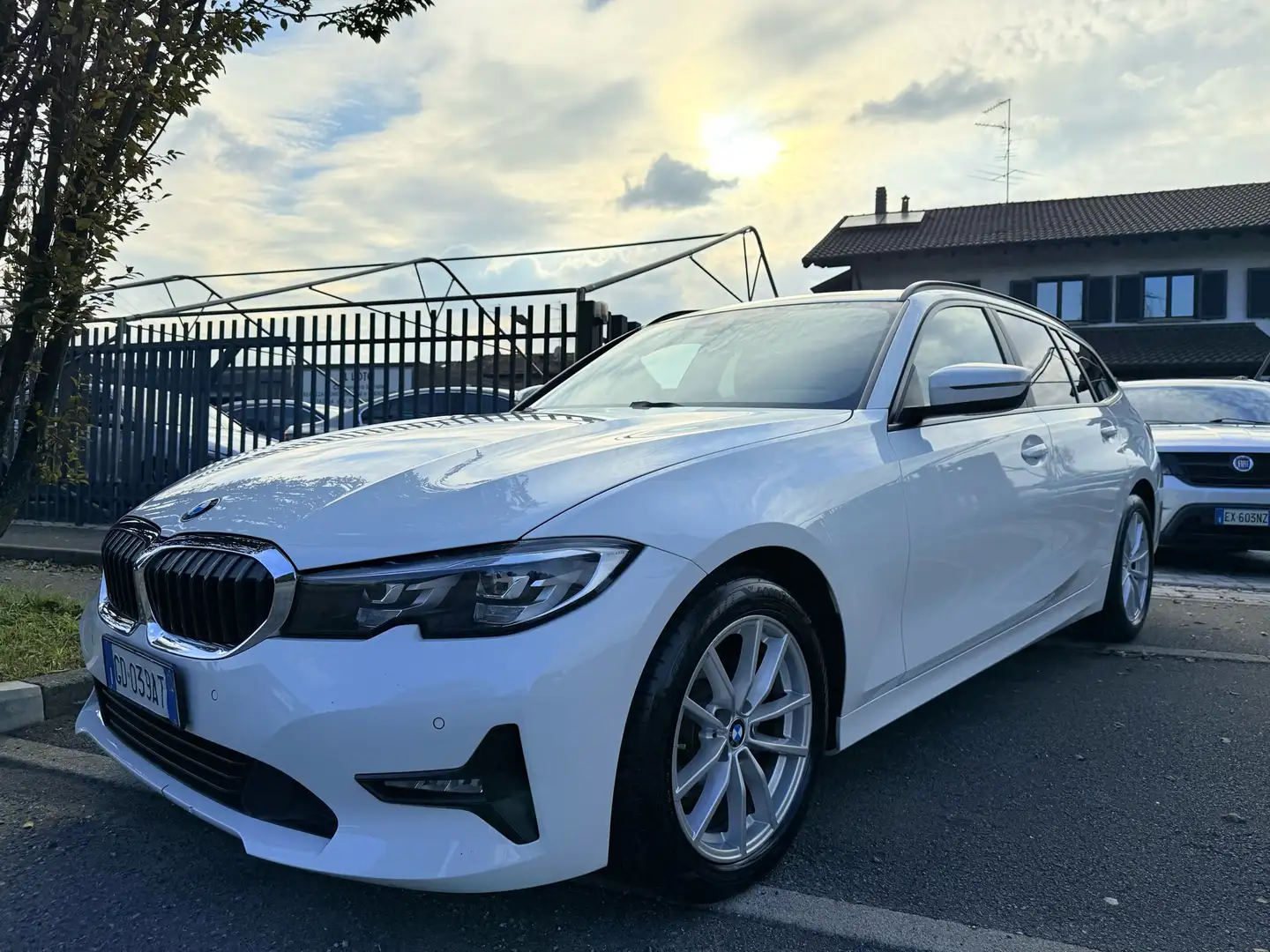 BMW 318 318d Touring Sport auto Weiß - 2