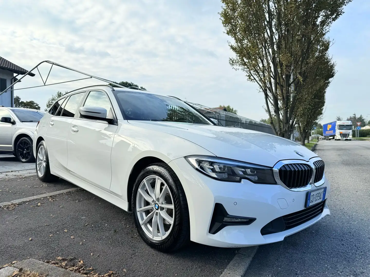 BMW 318 318d Touring Sport auto Weiß - 1