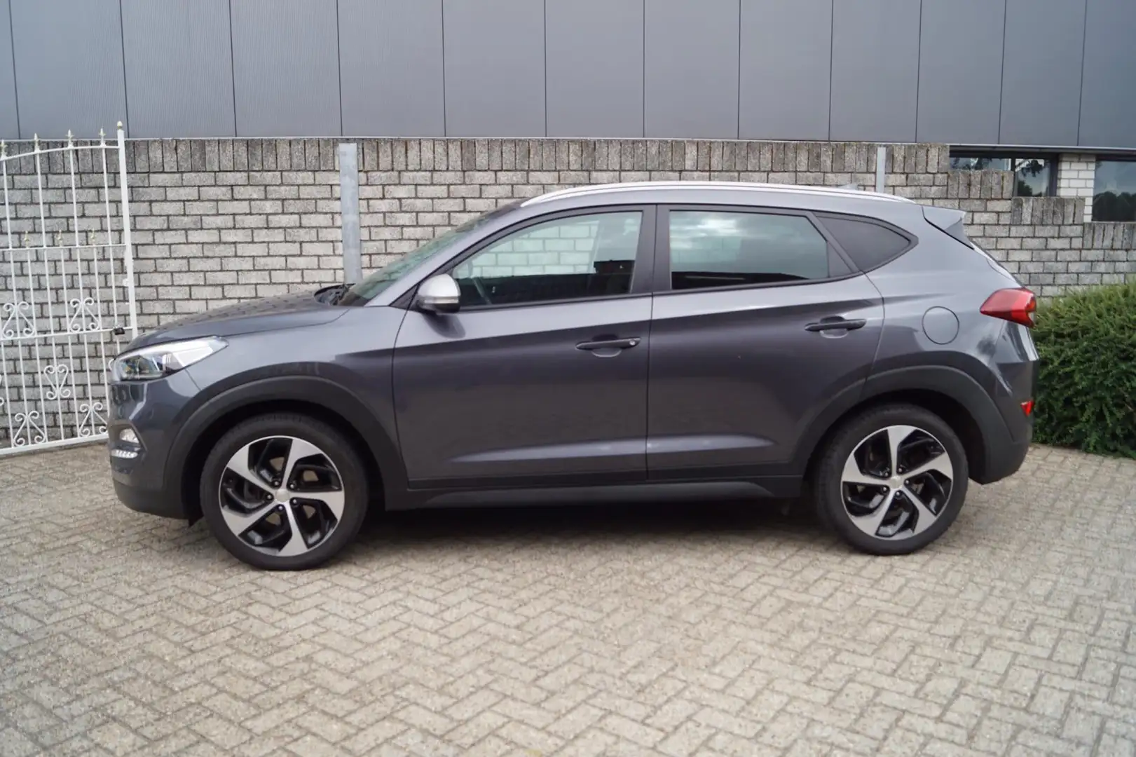 Hyundai TUCSON 1.6 T-GDi Comfort 4WD Autom Navi Camera Clima Appl Gris - 2