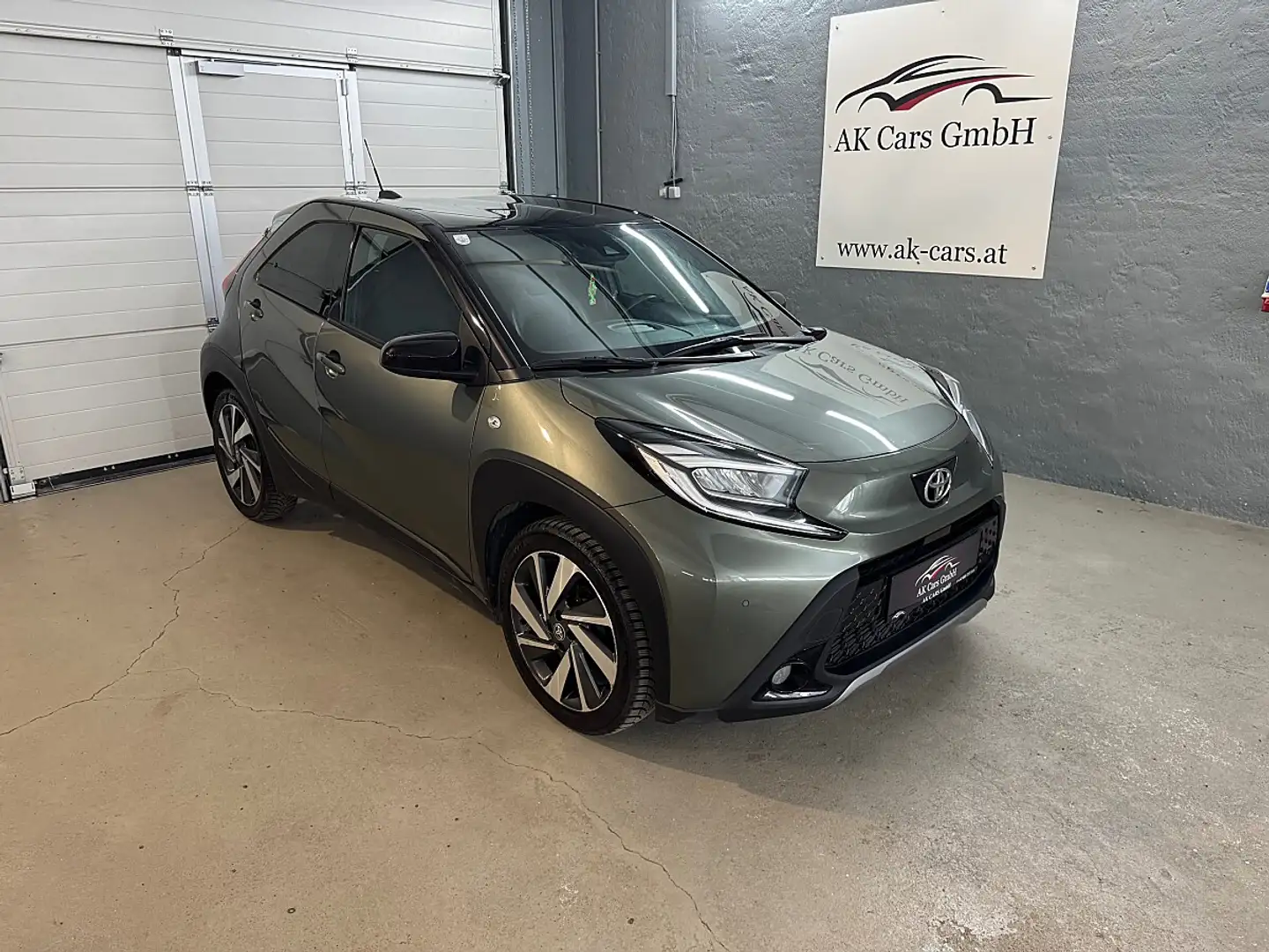 Toyota Aygo X 1,0 VVT-i Explore CVT Automatik Grau - 1