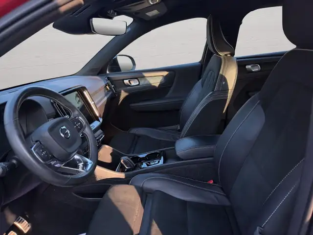 Volvo XC40 view 10
