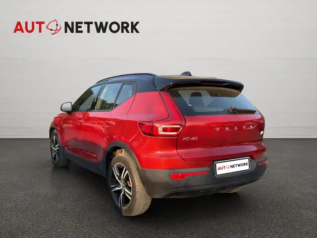 Volvo XC40 view 3