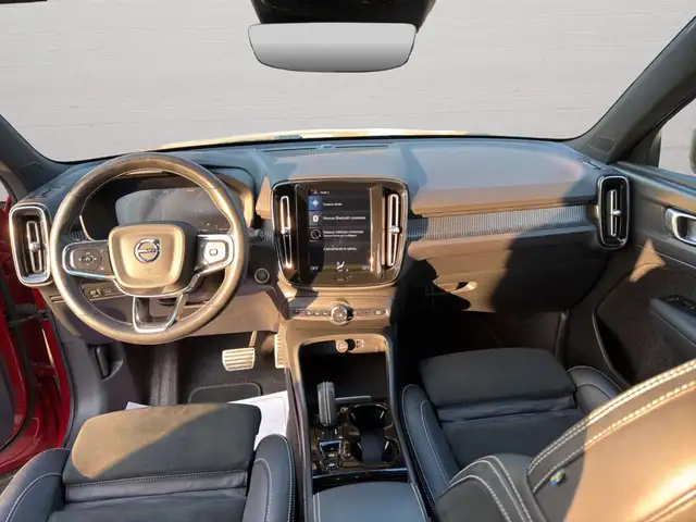 Volvo XC40 view 9