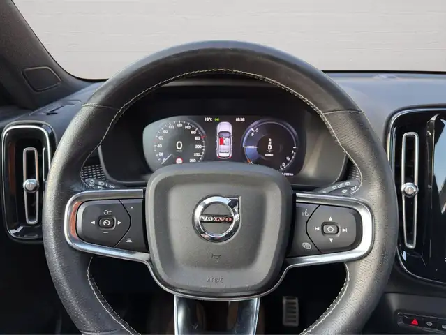 Volvo XC40 view 12