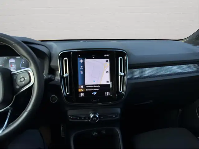 Volvo XC40 view 13