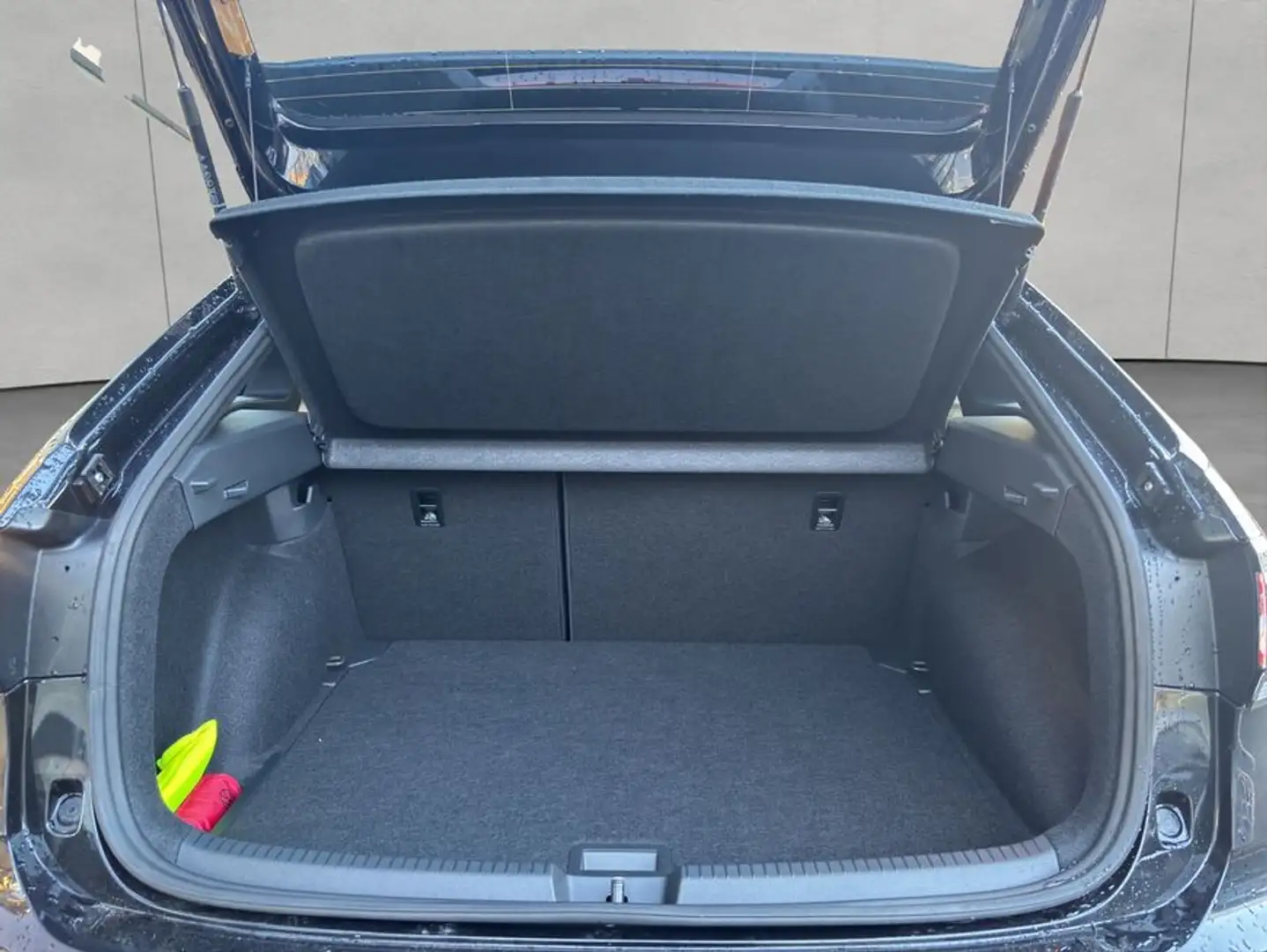 Volkswagen Taigo GOAL 1,0TSI 116PS DSG, NAVI, IQ-Light Schwarz - 2