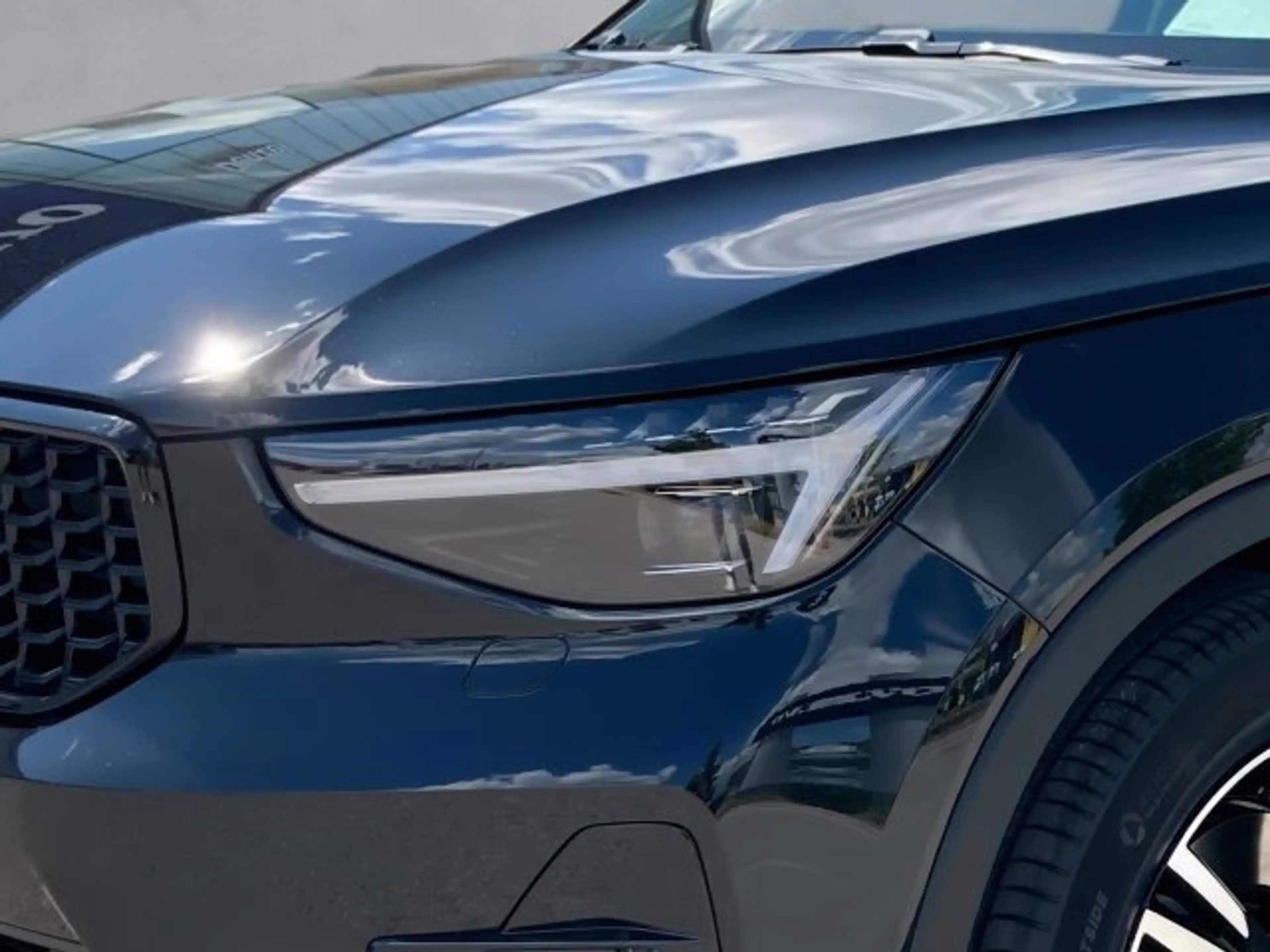 Volvo XC40 Plus, B3 Mild Hybrid, Benzin, Dark — photo 5