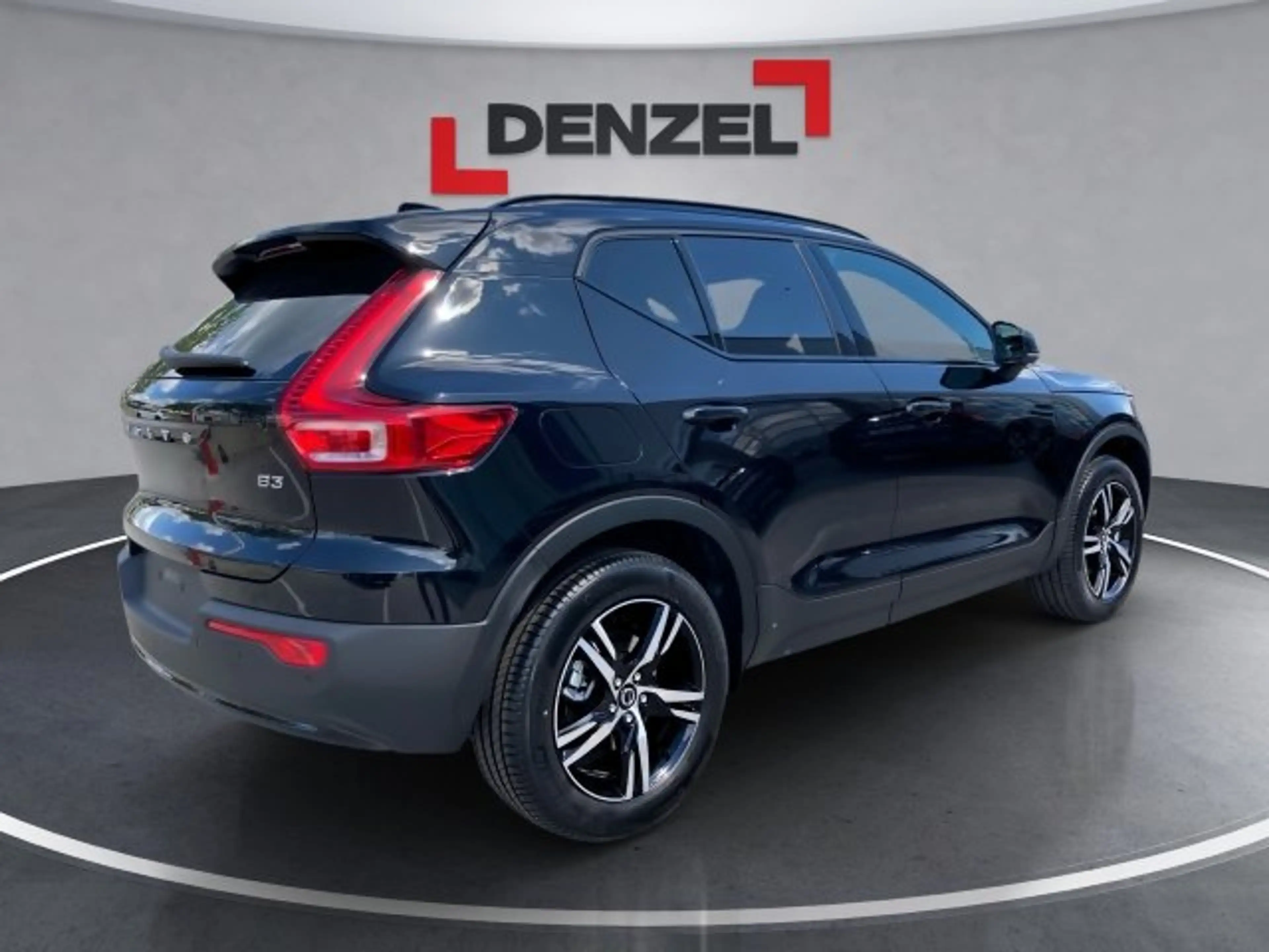 Volvo XC40 Plus, B3 Mild Hybrid, Benzin, Dark — photo 3