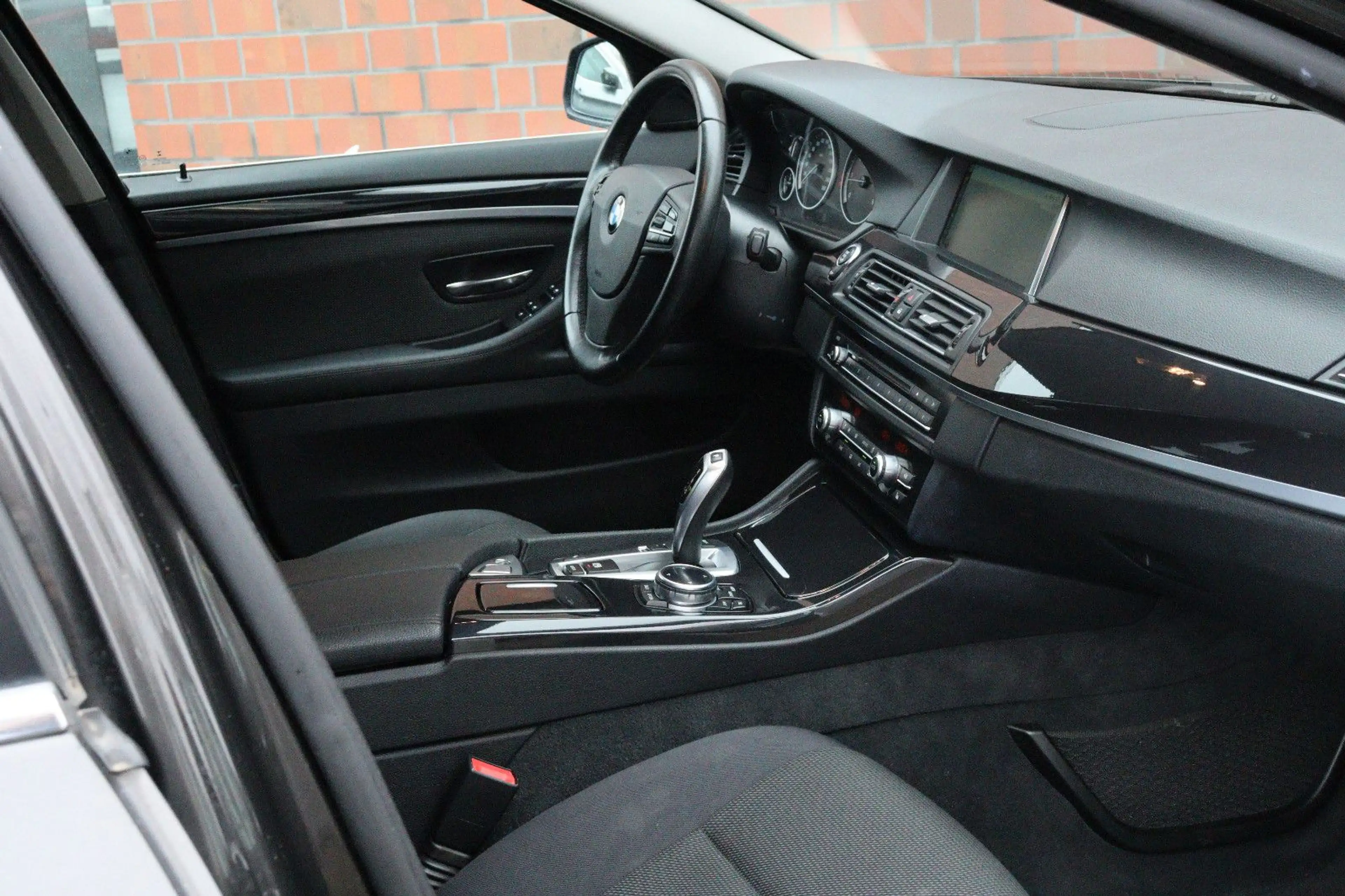BMW 525 d xDrive Touring Aut. Bi-Xenon AHK — photo 11