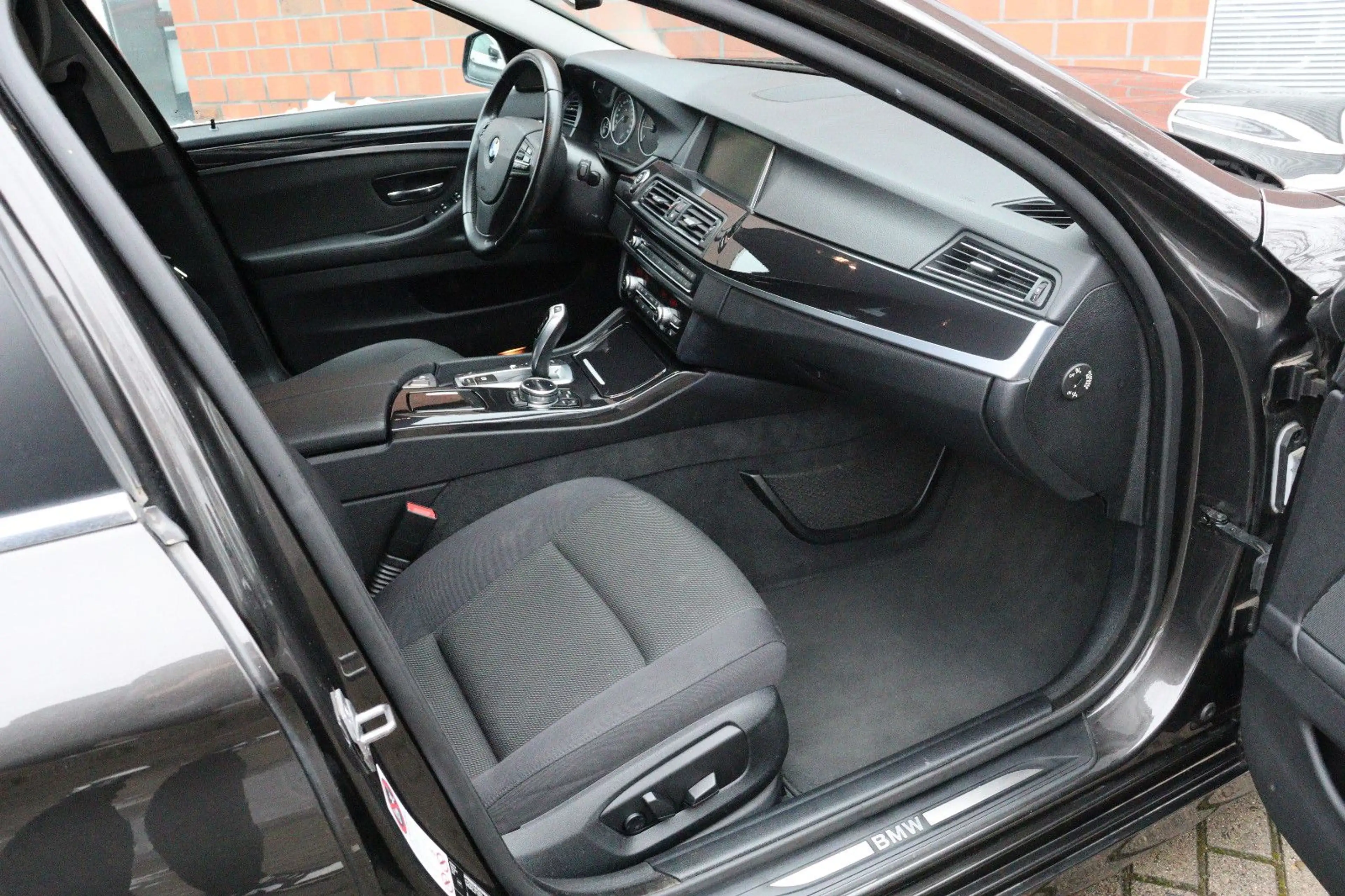 BMW 525 d xDrive Touring Aut. Bi-Xenon AHK — photo 10