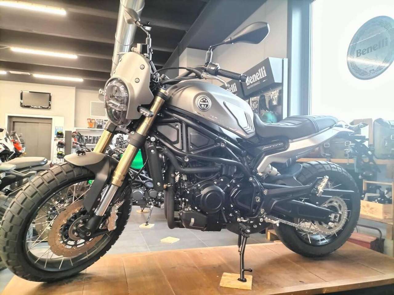 Benelli Leoncino Trail