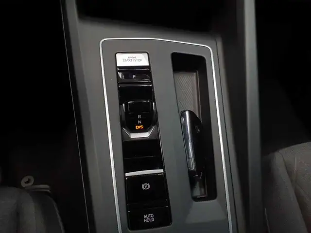 Volkswagen Golf view 10