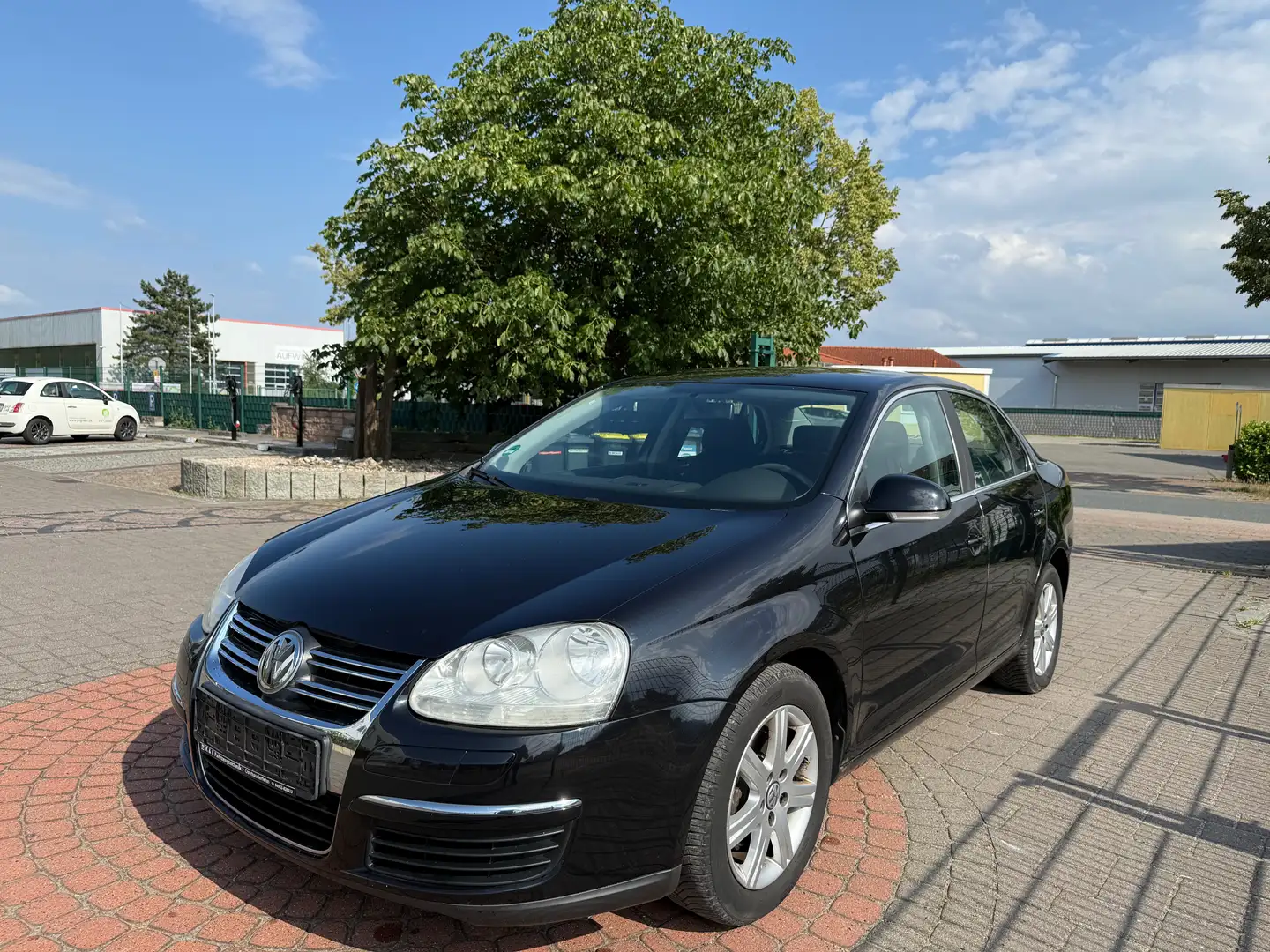 Volkswagen Jetta 1.6 Comfortline 1.HAND+TEMPOMAT+SHZ+PDC Czarny - 1
