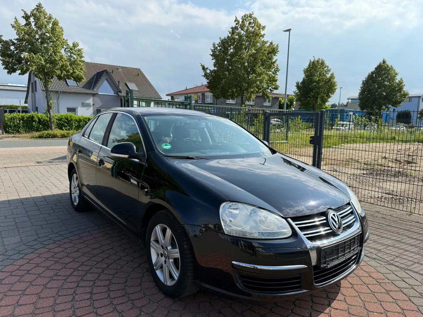 Volkswagen Jetta 1.6 Comfortline 1.HAND+TEMPOMAT+SHZ+PDC Czarny - 2
