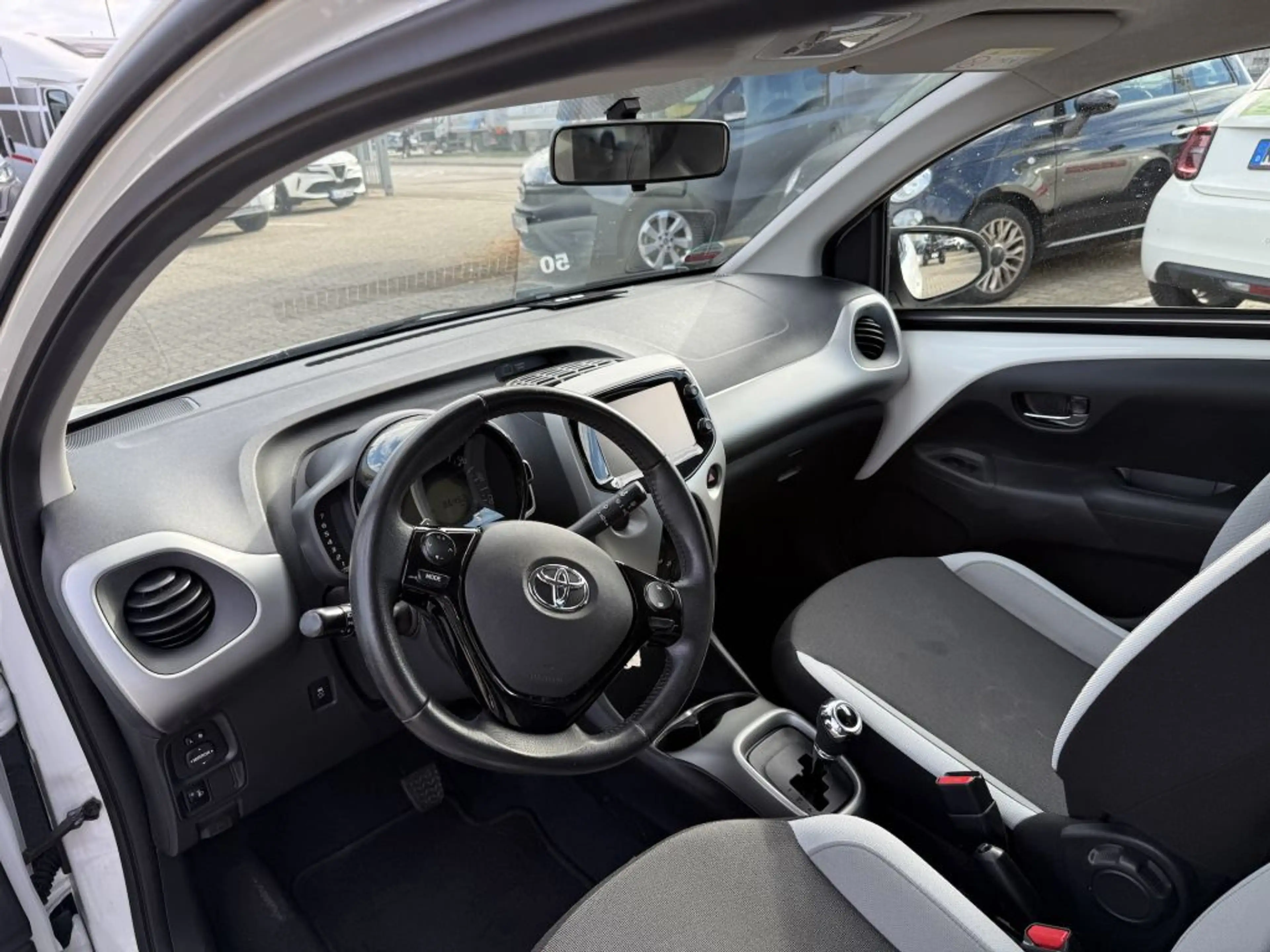 Toyota Aygo X x-shift x-play touch — photo 10
